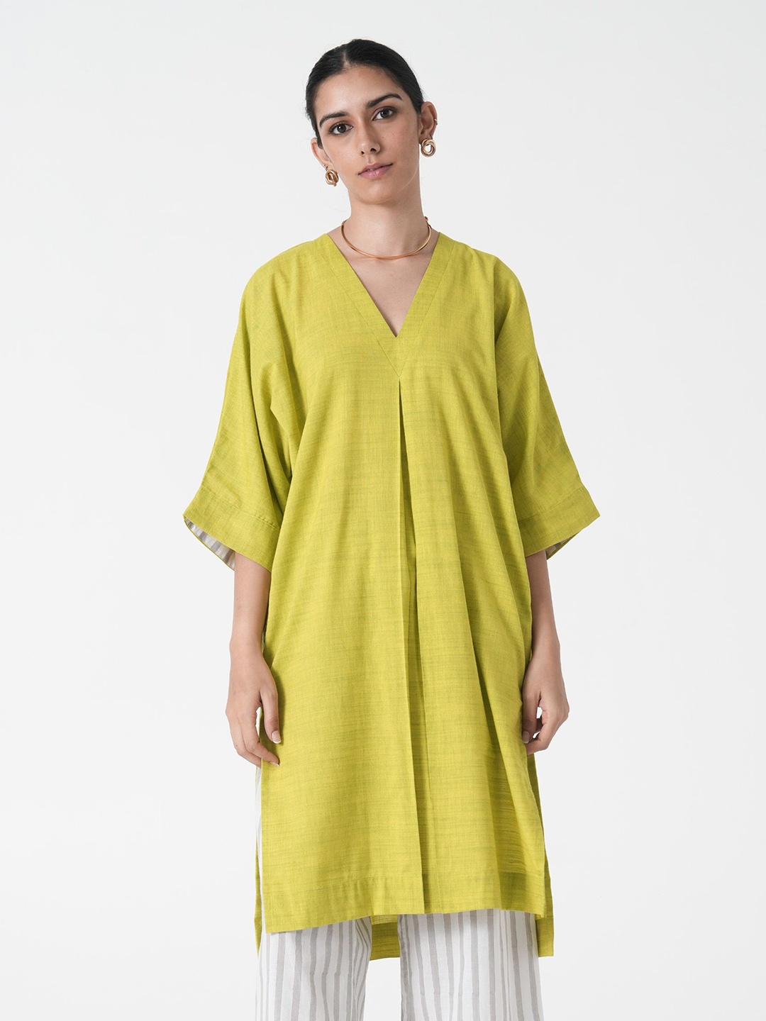 

the kaatn trail V-Neck Kimono Sleeves Pure Cotton Straight Kurta, Lime green