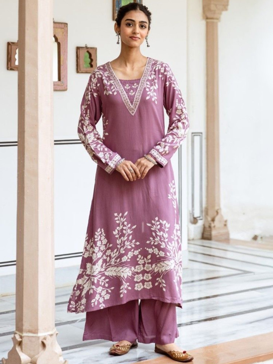 

AUTUMN LANE Floral Printed Cotton Silk Straight Kurta With Trousers, Purple