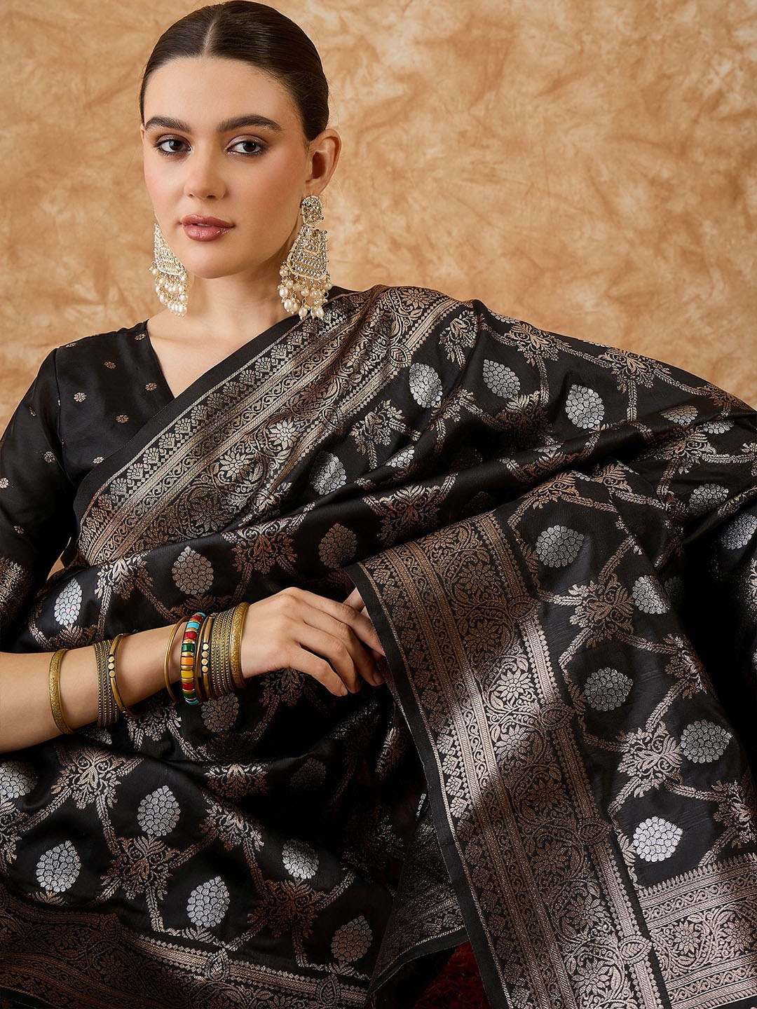 

Sangria Woven Design Saree With Blouse, Black