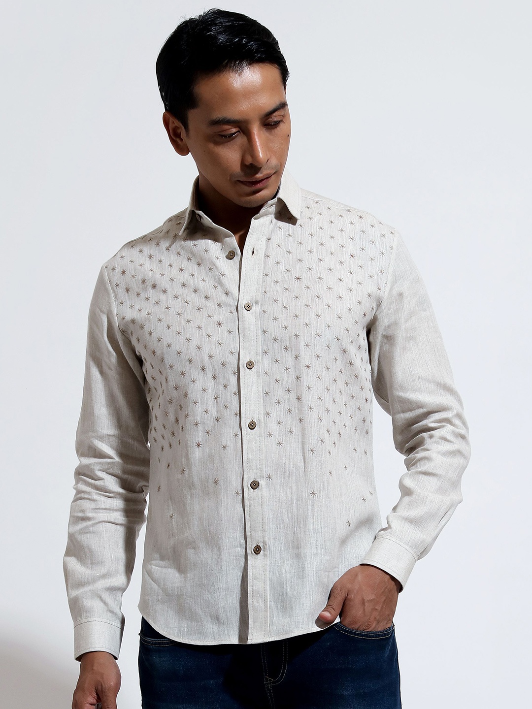 

VIVEK KARUNAKARAN Men Spread Collar Conversational Printed Linen Slim Fit Casual Shirt, Beige