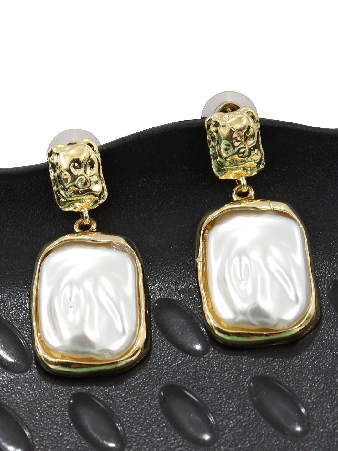 

VAGHBHATT Square Drop Earrings, White