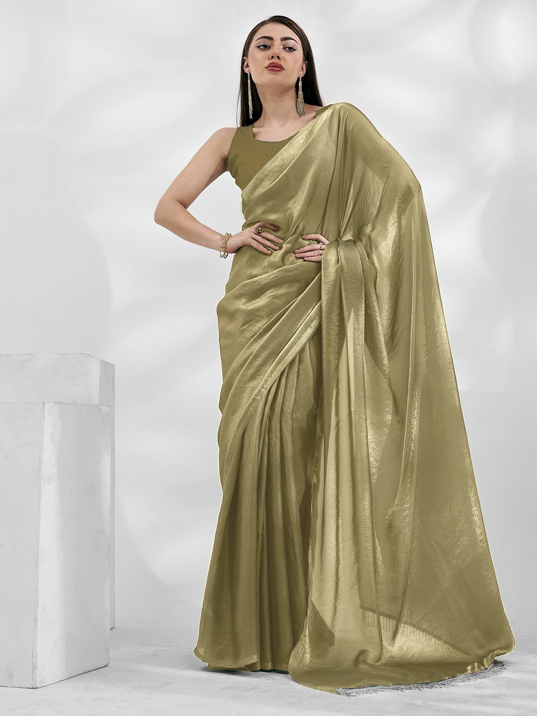 

Mitera Saree With Embellished Border, Green