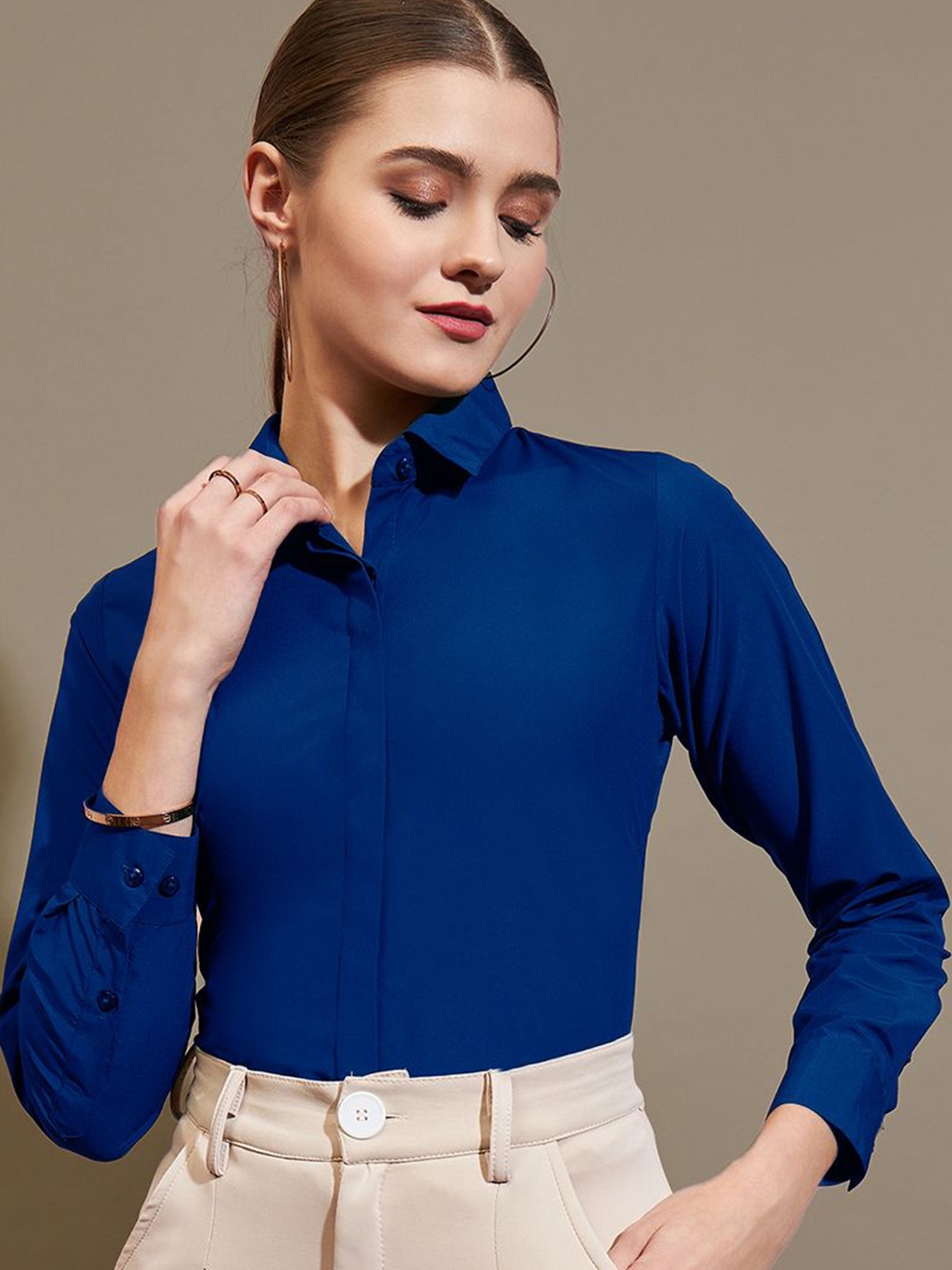 

The Roadster Lifestyle Co. Women Spread Collar Solid Slim Fit Formal Shirt, Blue
