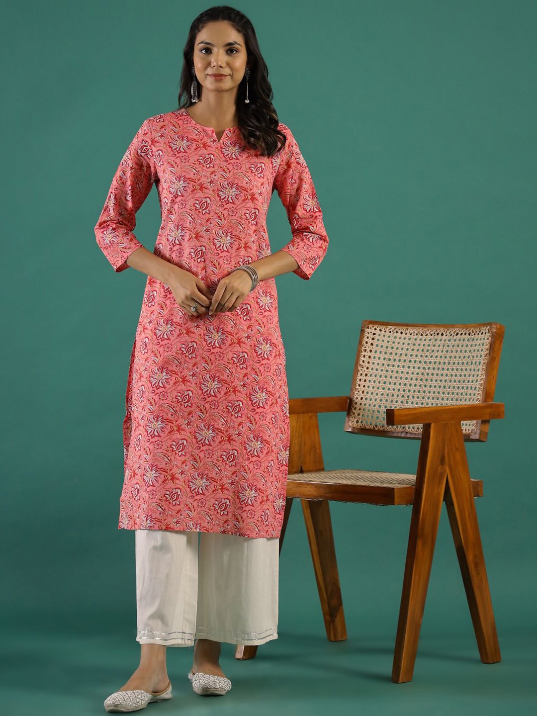 

RangDeep Floral Printed Sweetheart Neck Cotton Straight Kurta, Navy blue