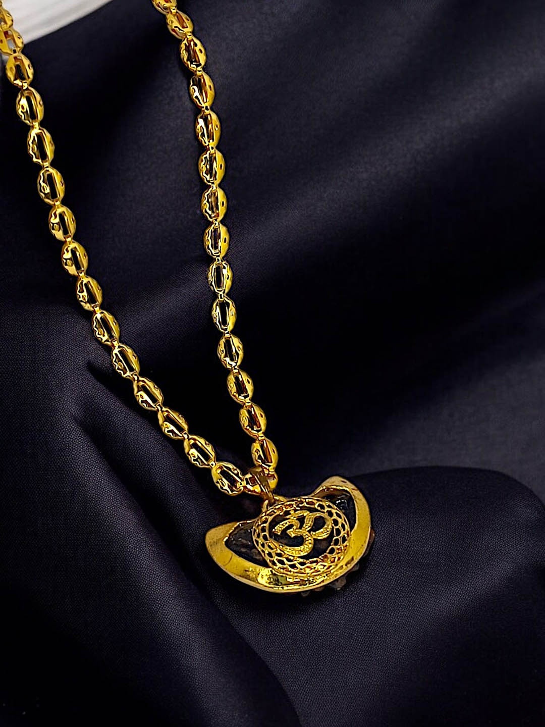 

9blings Men Gold-Plated Om Pendant with Chain