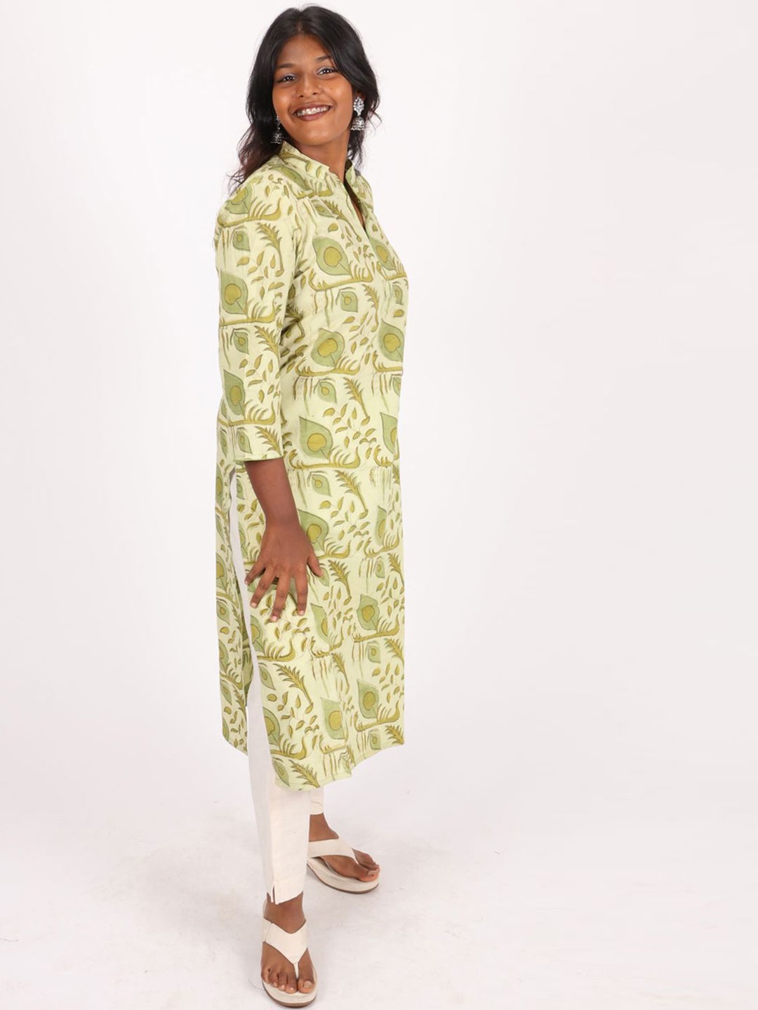 

Avishya Floral Printed Mandarin Collar Cotton Straight Kurta, Green