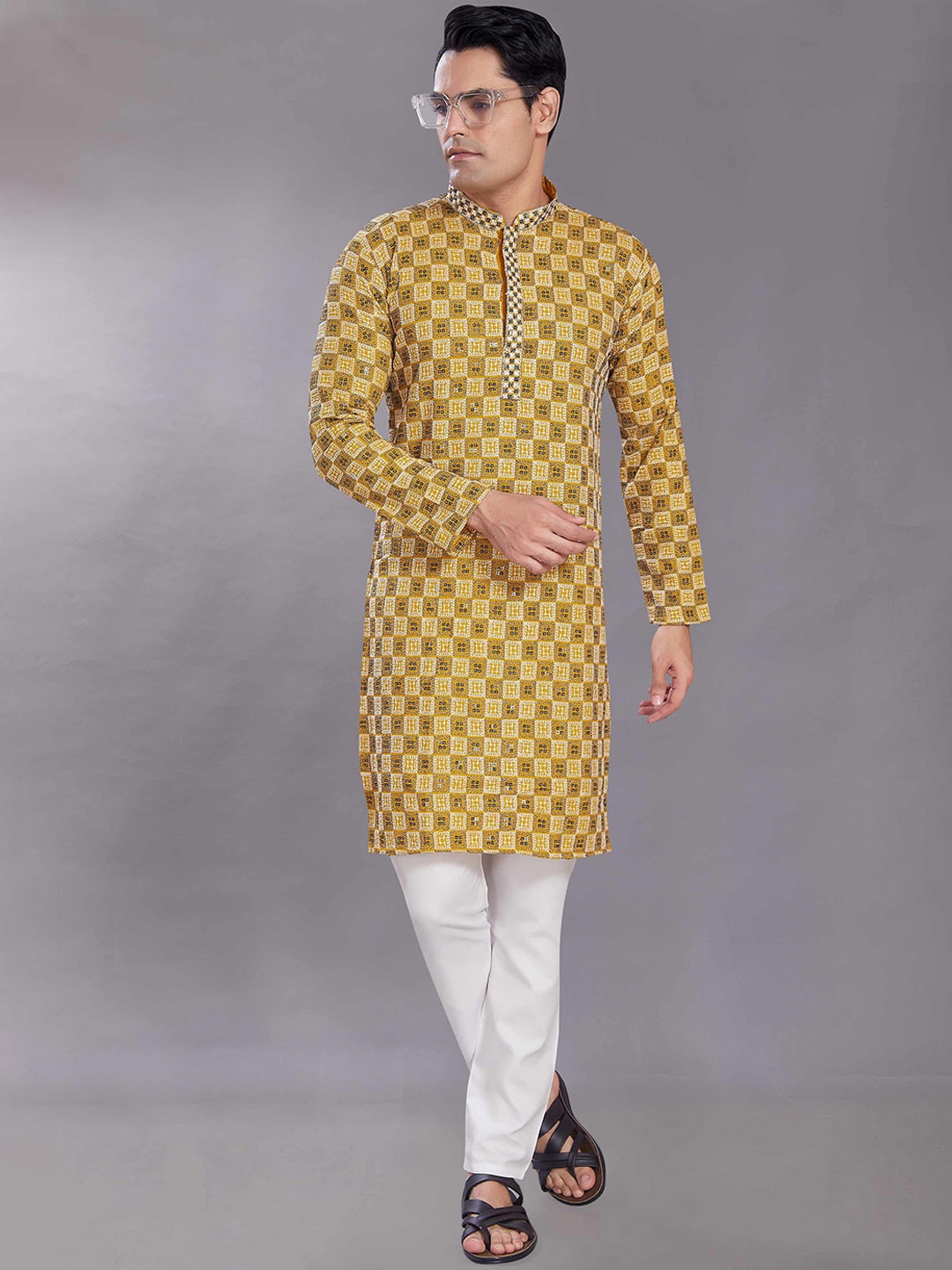 

DIVISIVE Geometric Embroidered Sequinned Mandarin Collar Straight Kurta, Yellow