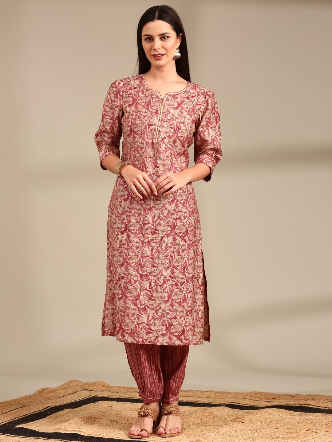 

Anouk Floral Printed Regular Straight Kurta with Trousers, Maroon