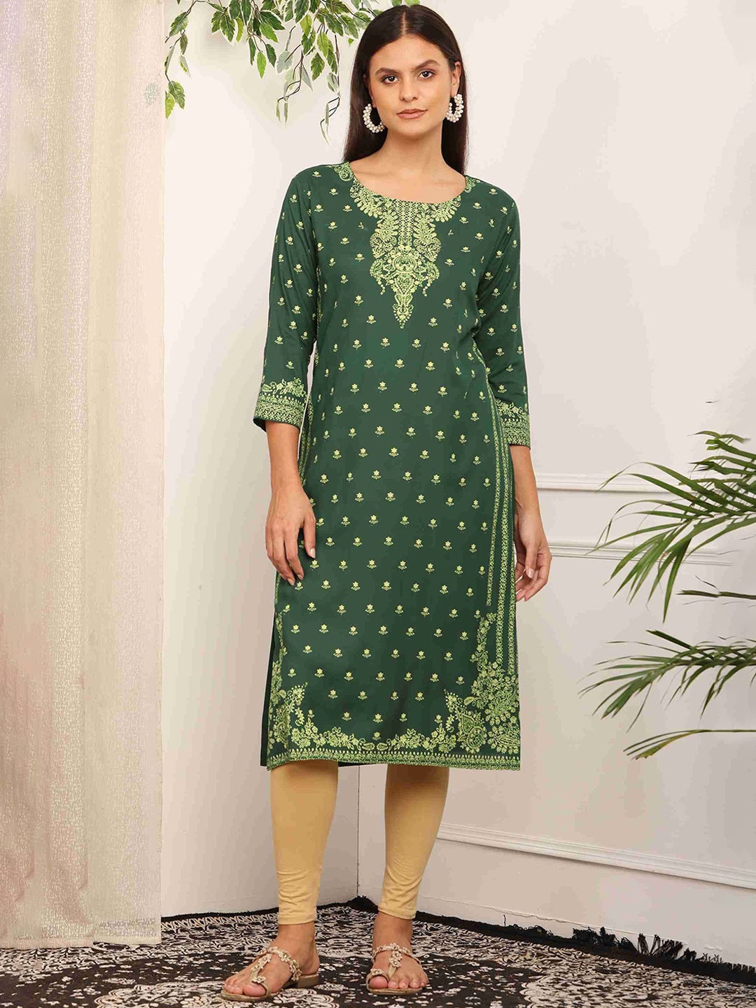 

Bhuja Floral Printed Straight Kurta With Legging, Green