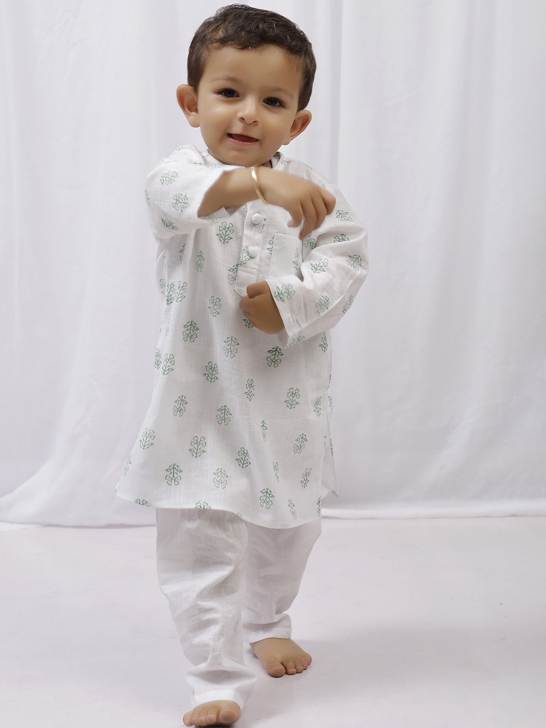

TJORI Boys Floral Printed Regular Pure Cotton Kurta with Pyjamas, White