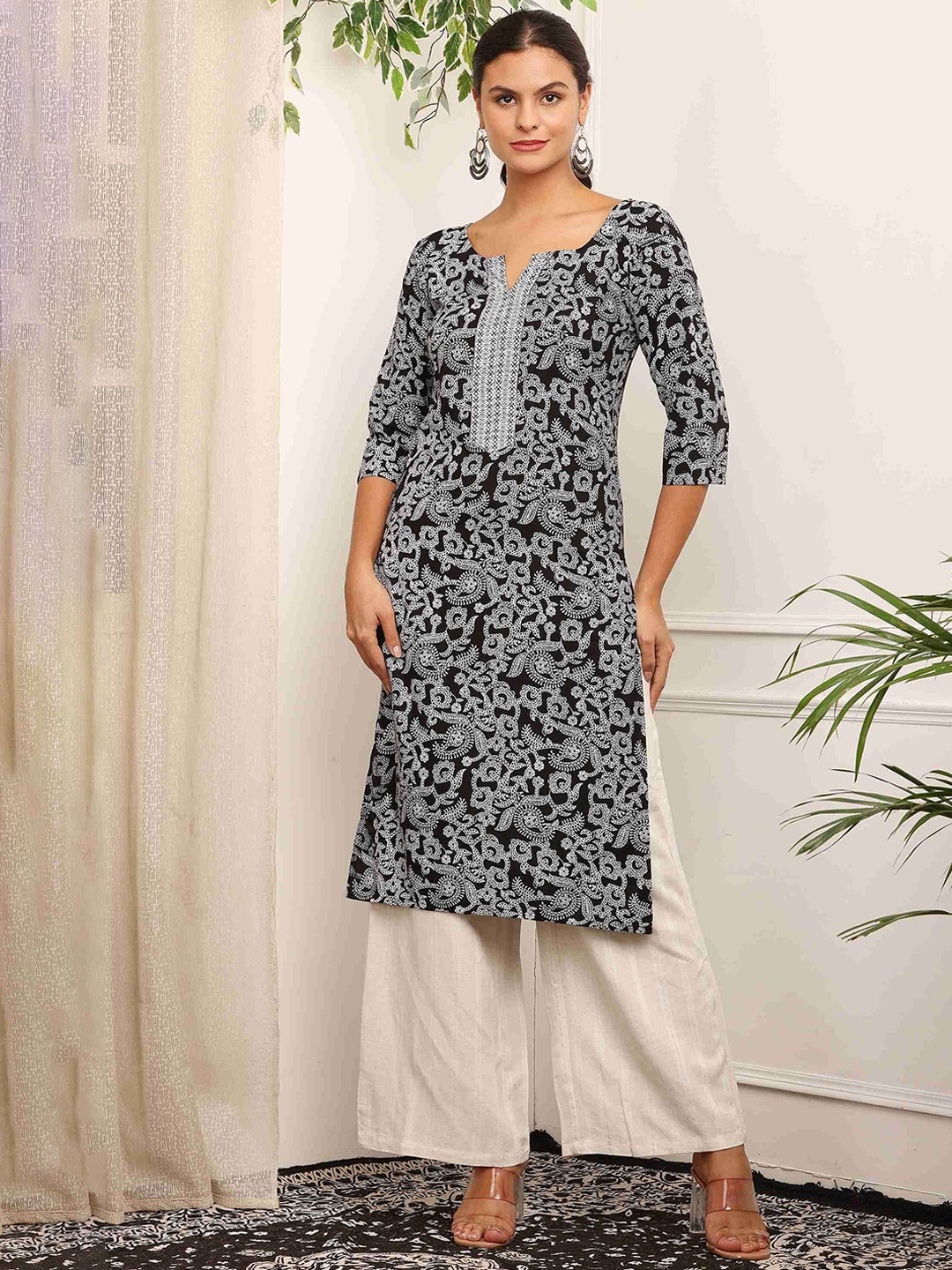 

Bhuja Floral Printed Straight Kurta With Palazzo, Black