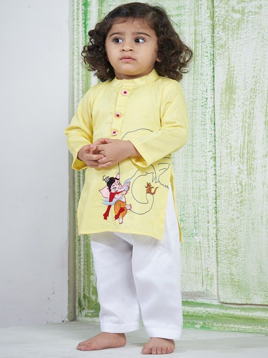 

Vivedkids Boys Ethnic Motifs Embroidered Thread Work Pure Cotton Kurta With Pyjamas, Yellow