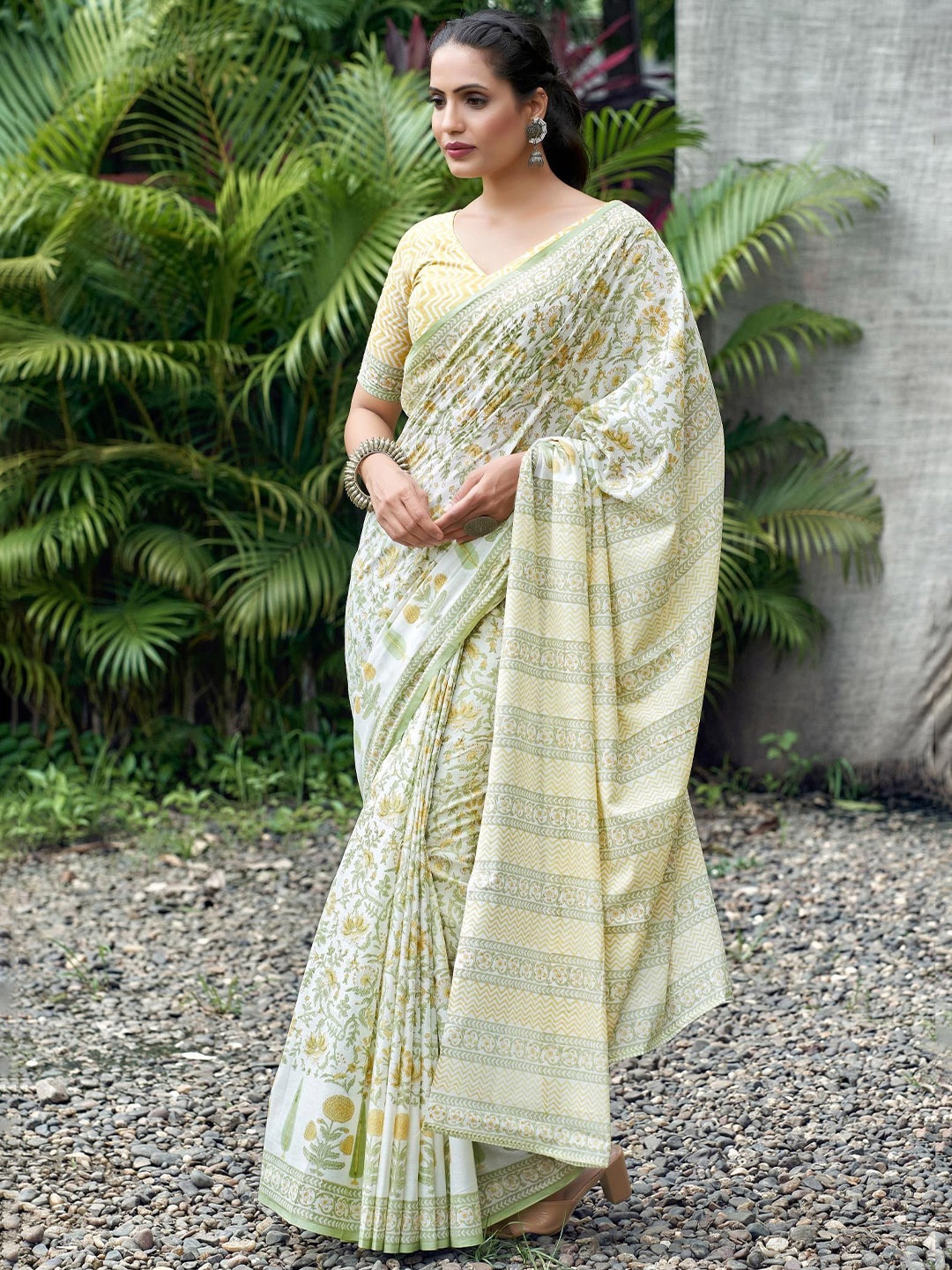 

Mitera Floral Printed Pure Cotton Saree, Sea green