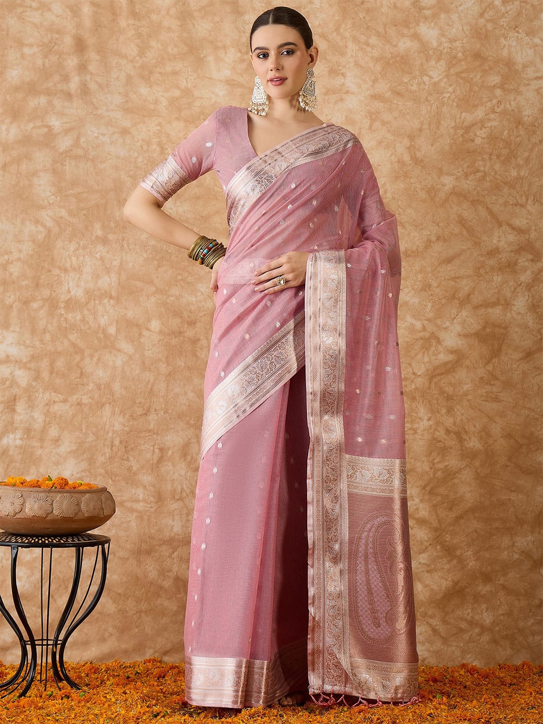 

Dori women Zari Linen Blend Banarasi Saree, Pink