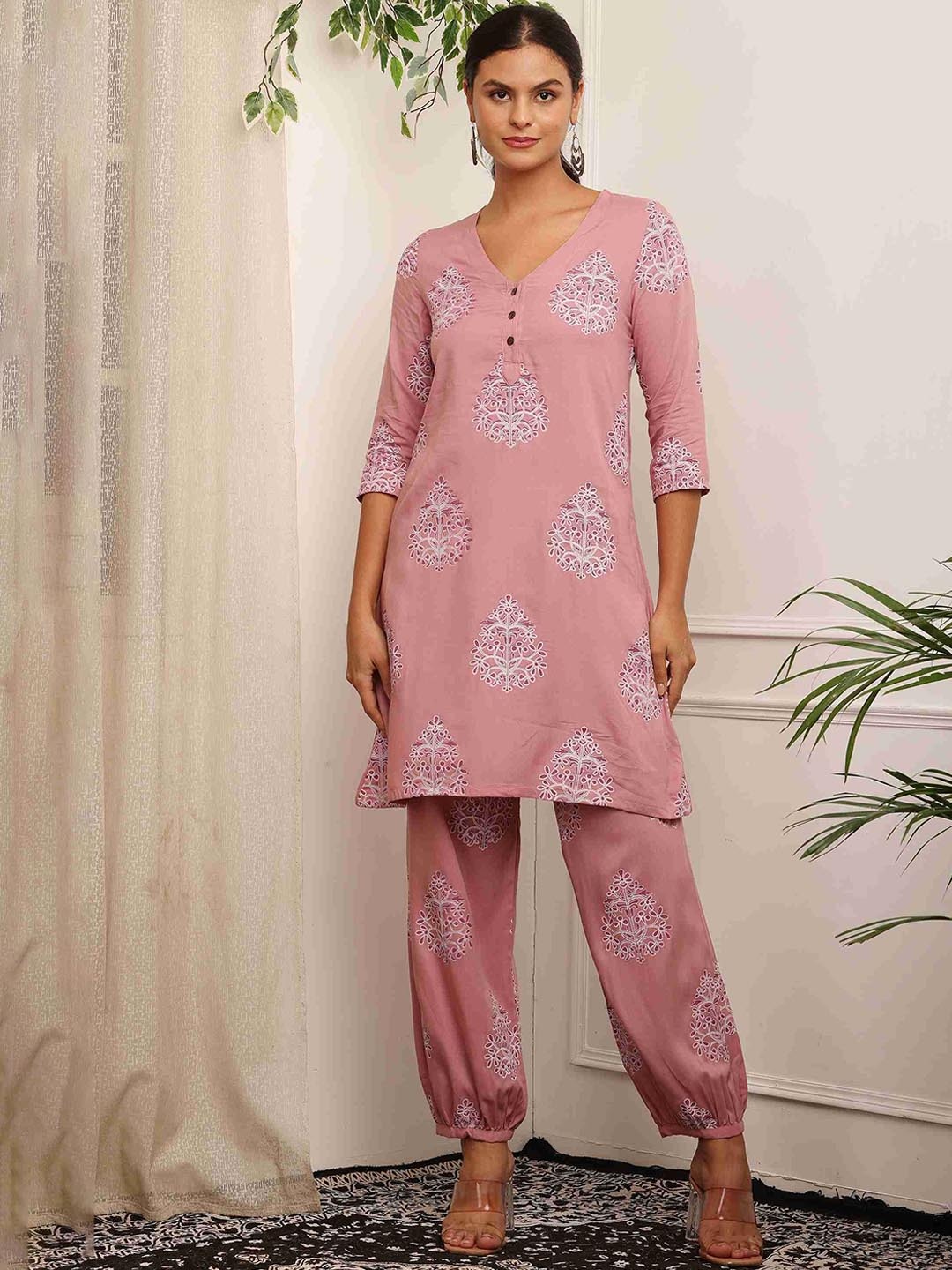 

Bhuja Floral Printed Straight Kurta With Salwar, Pink