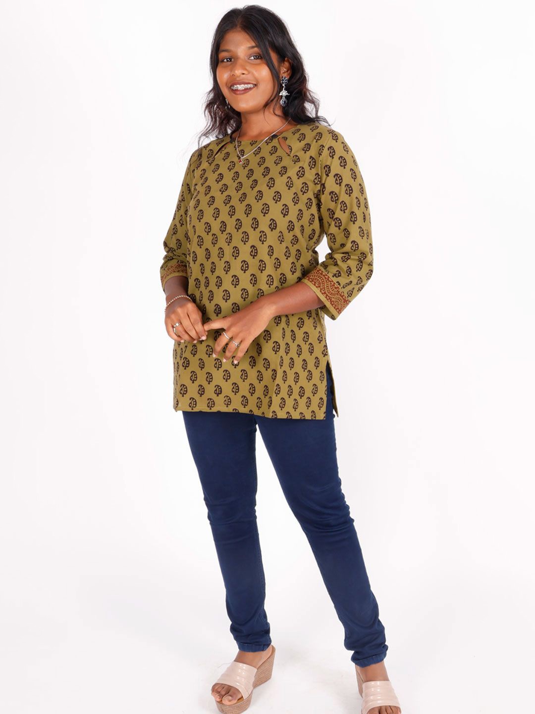 

Avishya Ethnic Motifs Printed Pure Cotton Kurti, Olive