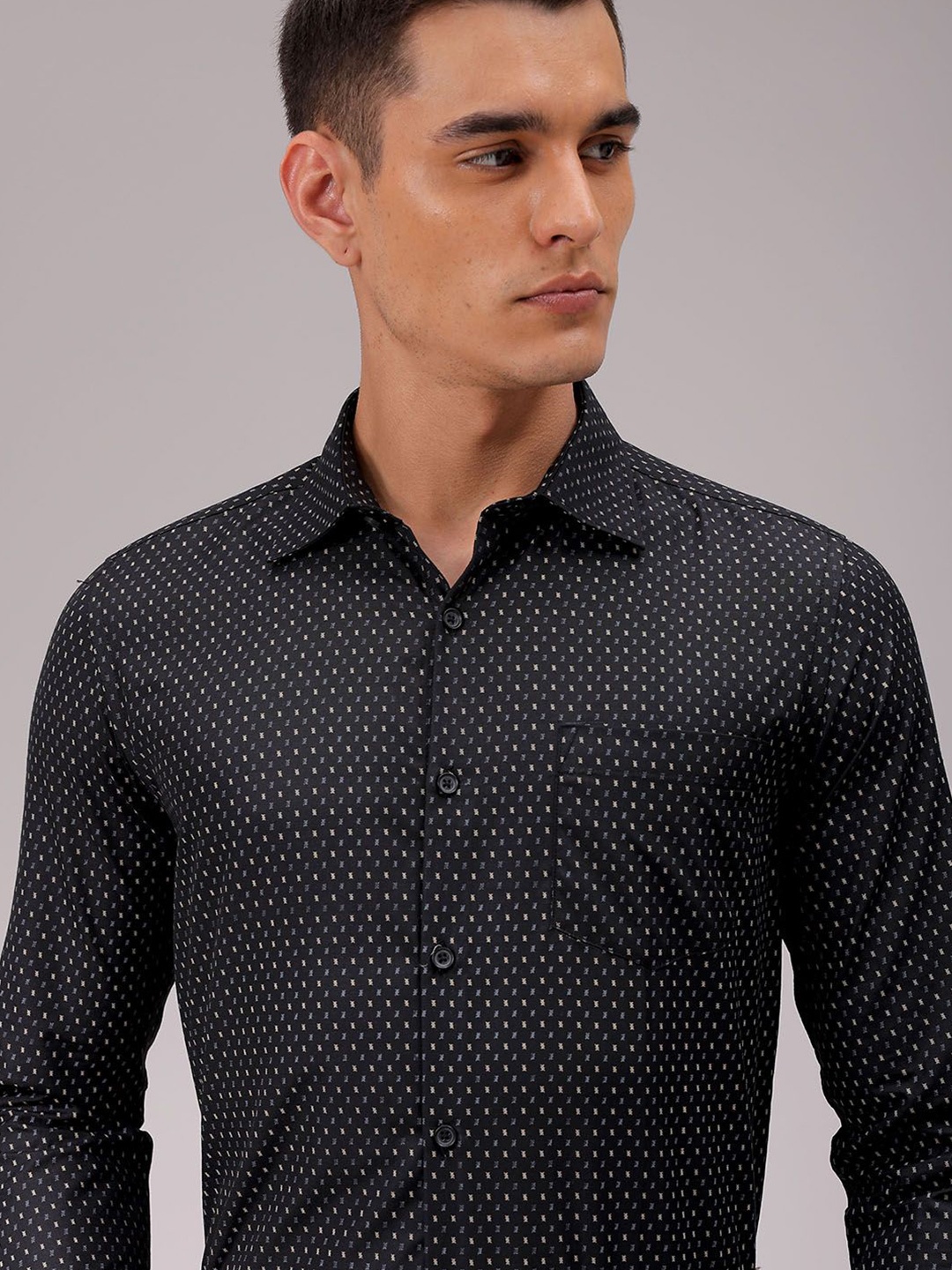 

The Indian Garage Co. X Luxe Men Cutaway Collar Micro Ditsy Printed Slim Fit Formal Shirt, Black