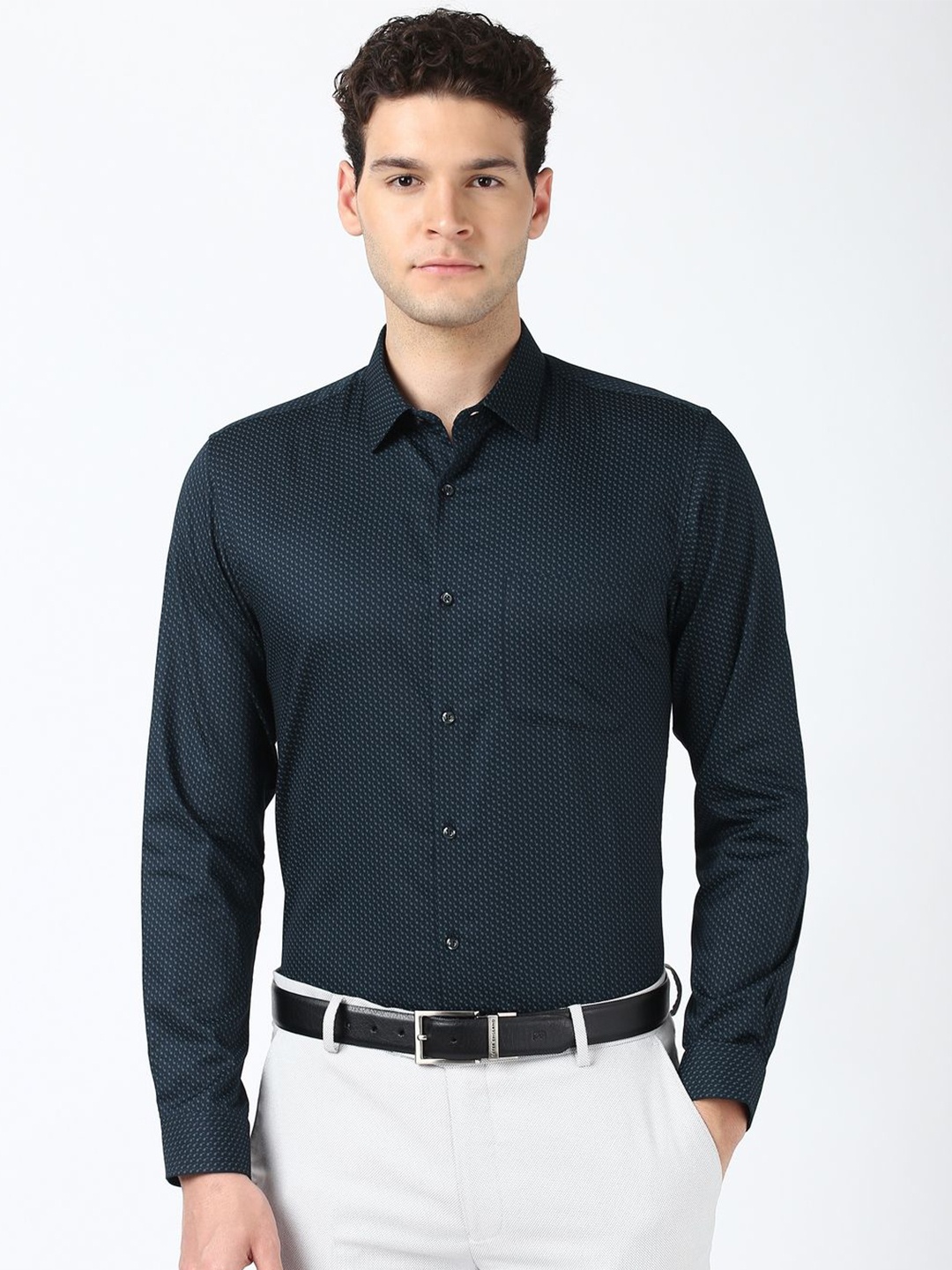 

Peter England Men Spread Collar Solid Cotton Slim Fit Formal Shirt, Navy blue