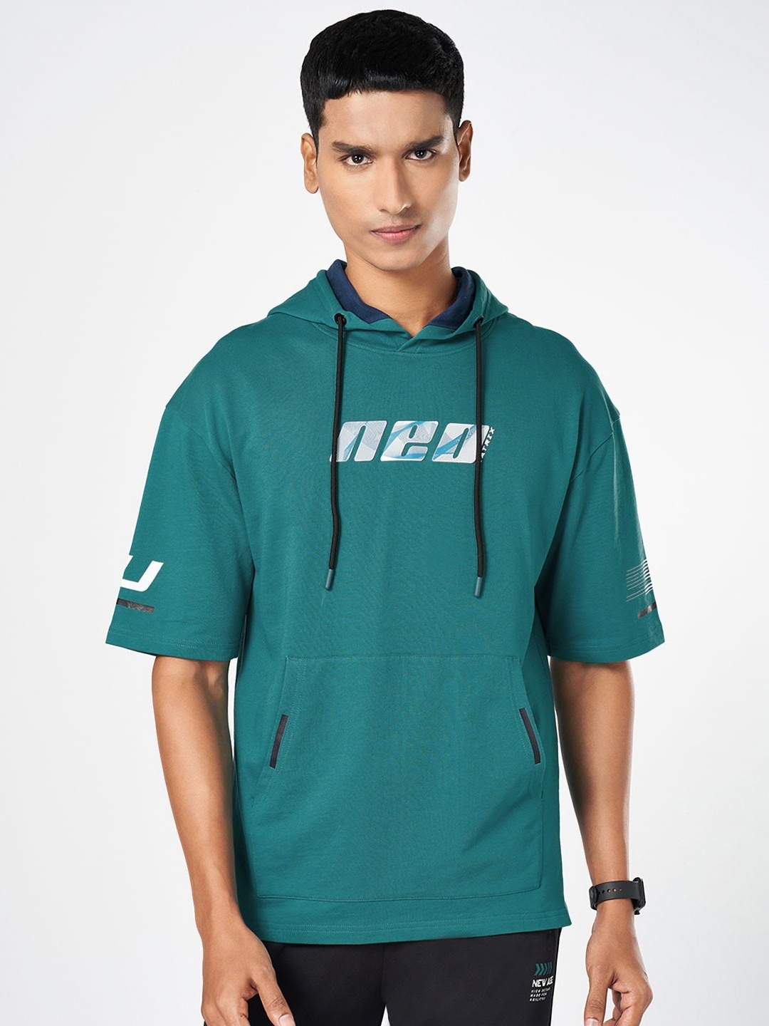 

Ajile by Pantaloons Men Typography Hooded Applique T-shirt, Green