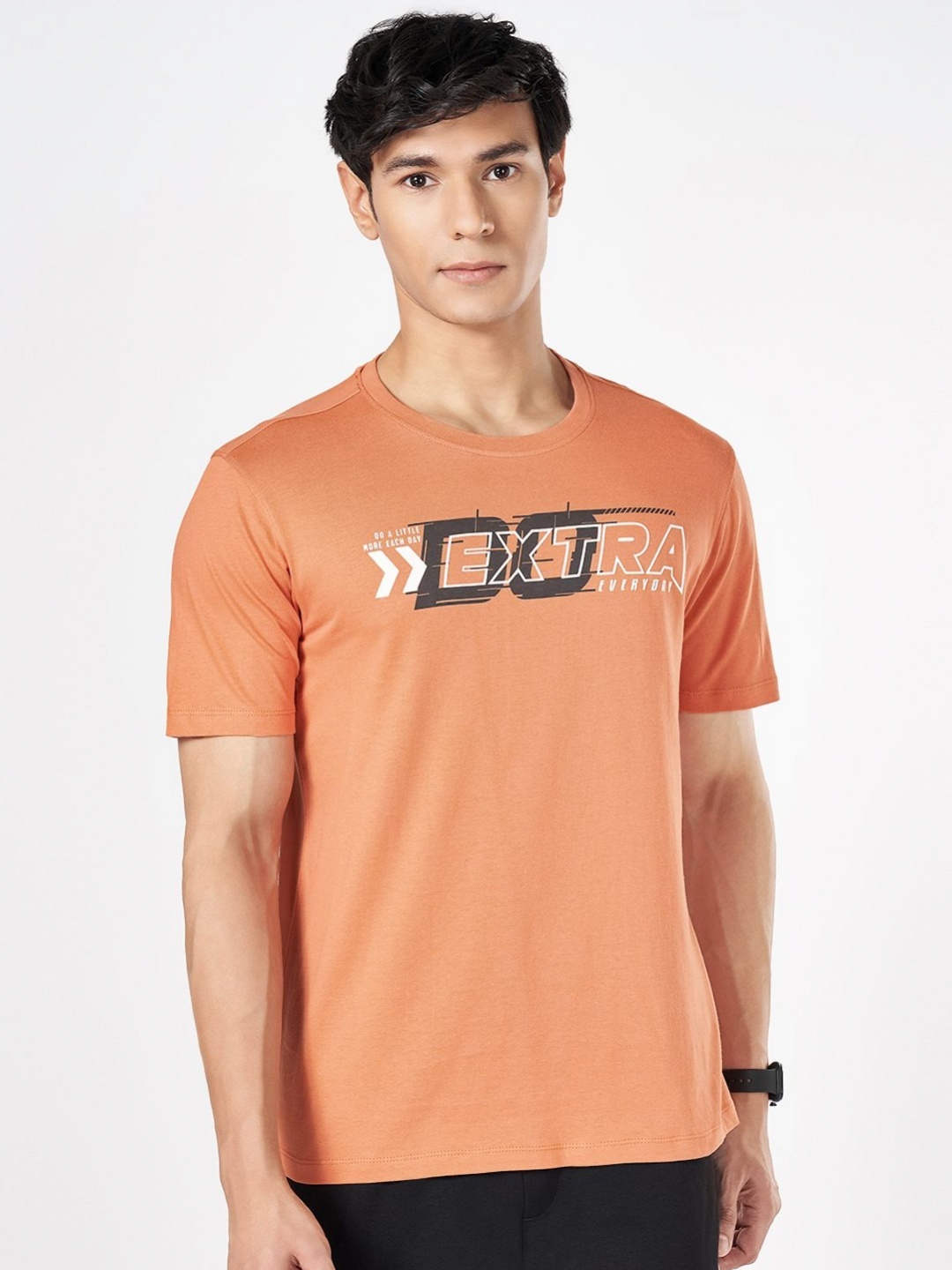 

Ajile by Pantaloons Men Typography Printed Round Neck Cotton Slim Fit T-shirt, Orange