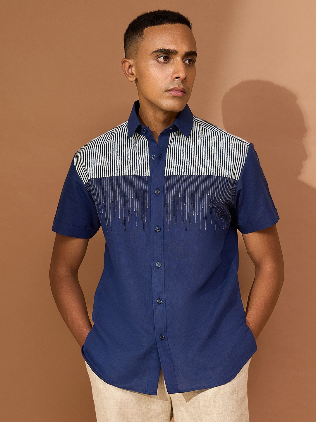 

VIVEK KARUNAKARAN Men Spread Collar Solid Linen Slim Fit Casual Shirt, Blue
