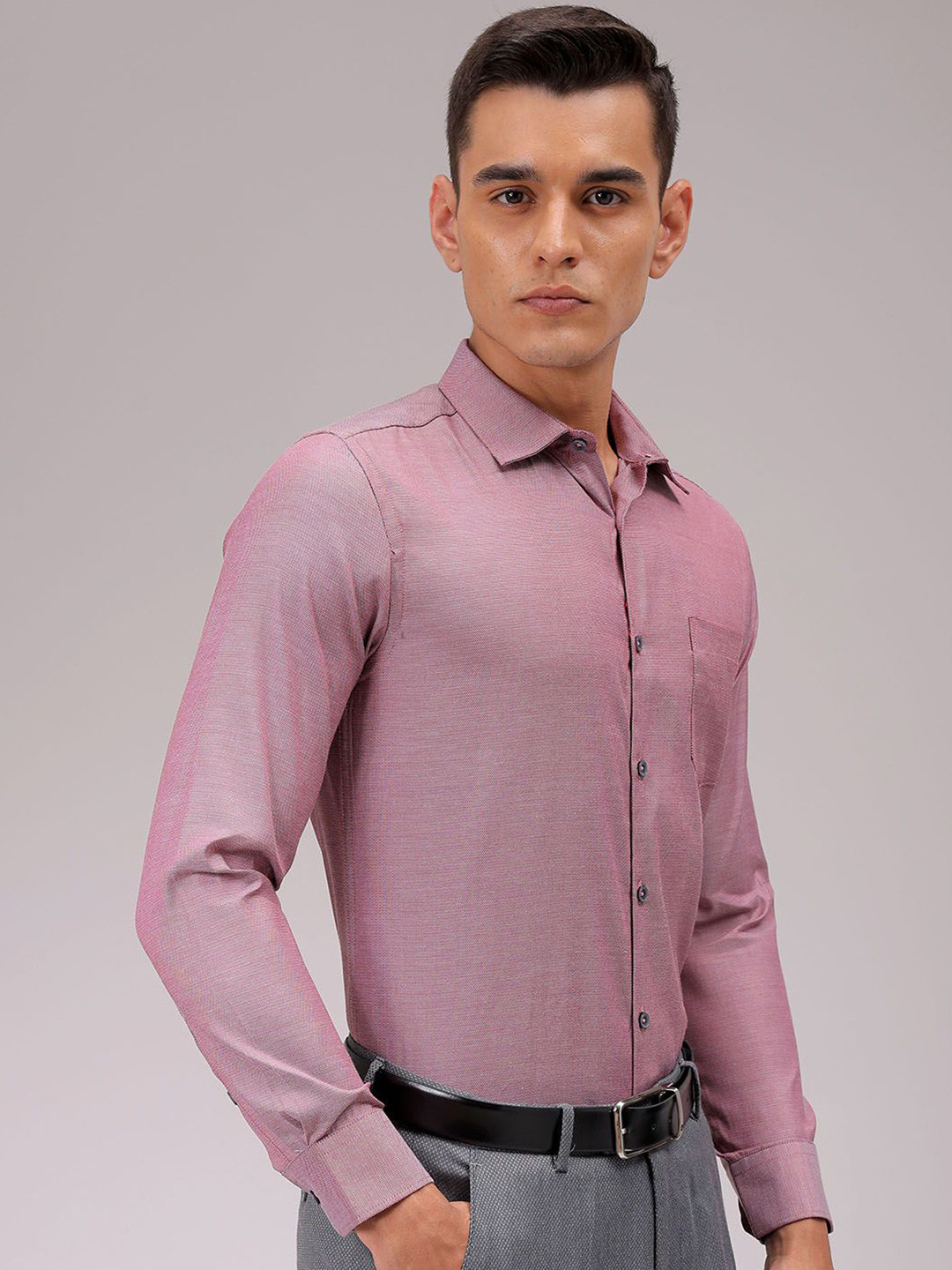 

The Indian Garage Co. X Luxe Men Cutaway Collar Solid Slim Fit Formal Shirt, Red