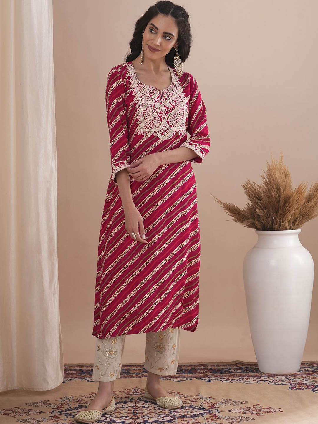 

FASHOR Leheriya Printed Round Neck Thread Work Straight Kurta, Red