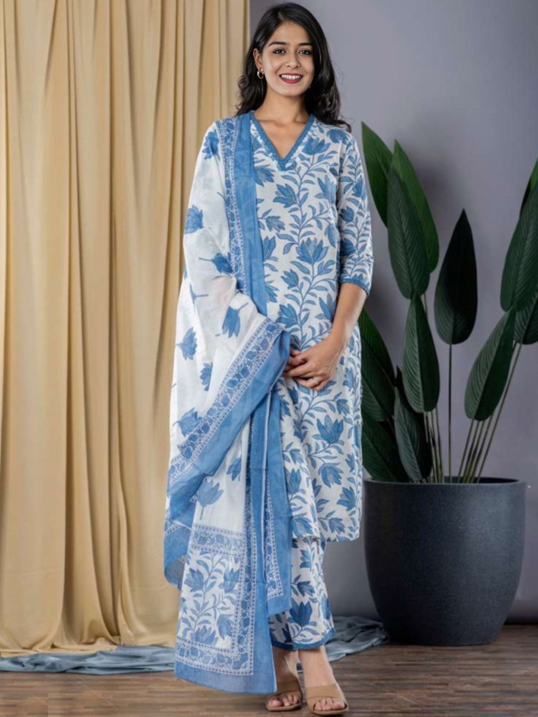 

PARTHVI Floral Printed Gotta Patti Straight Kurta with Trousers & Dupatta, Blue