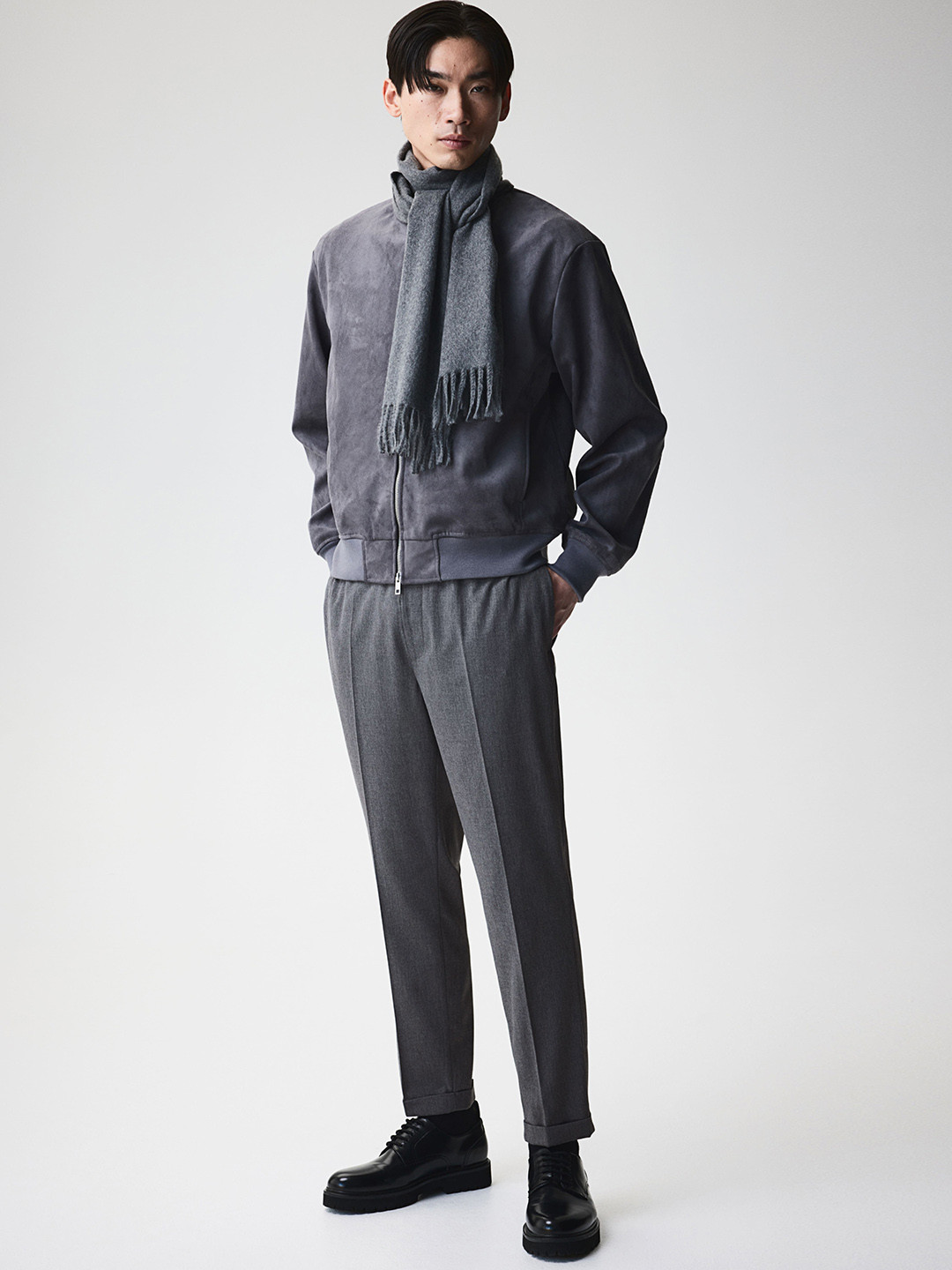 

H&M Men Mid-Rise Slim Fit Tailored Trousers, Grey