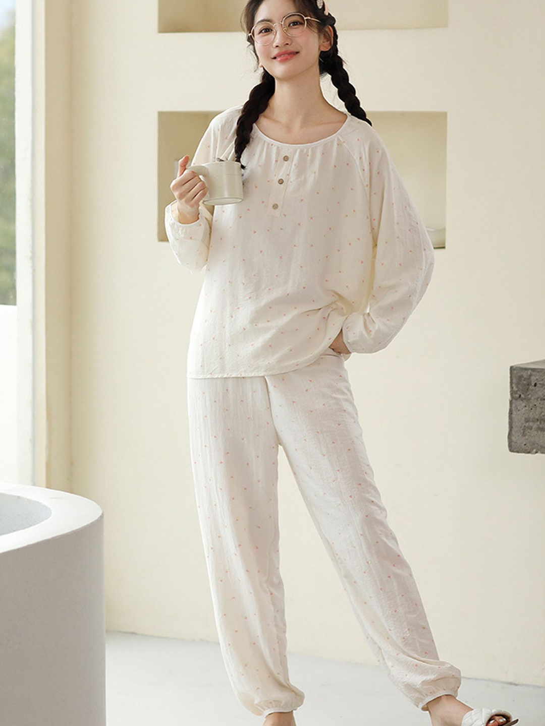 

LULU & SKY Motif Printed Top With Trousers Night Suit, White