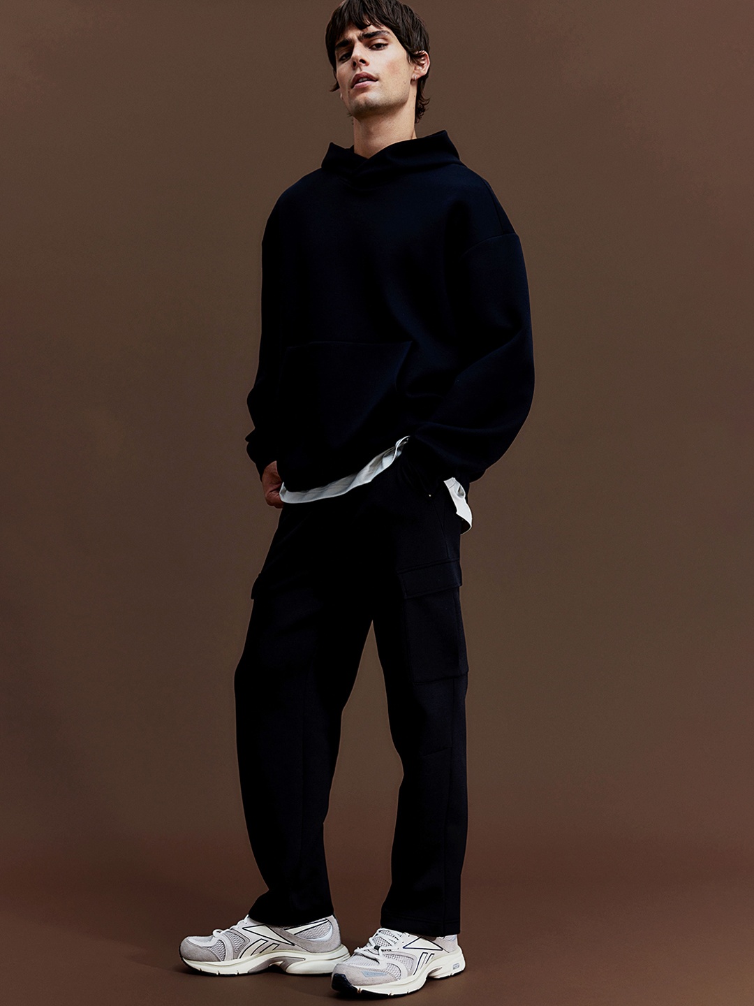 

H&M Men Sports Solid Cargo Joggers In Dry Move, Black