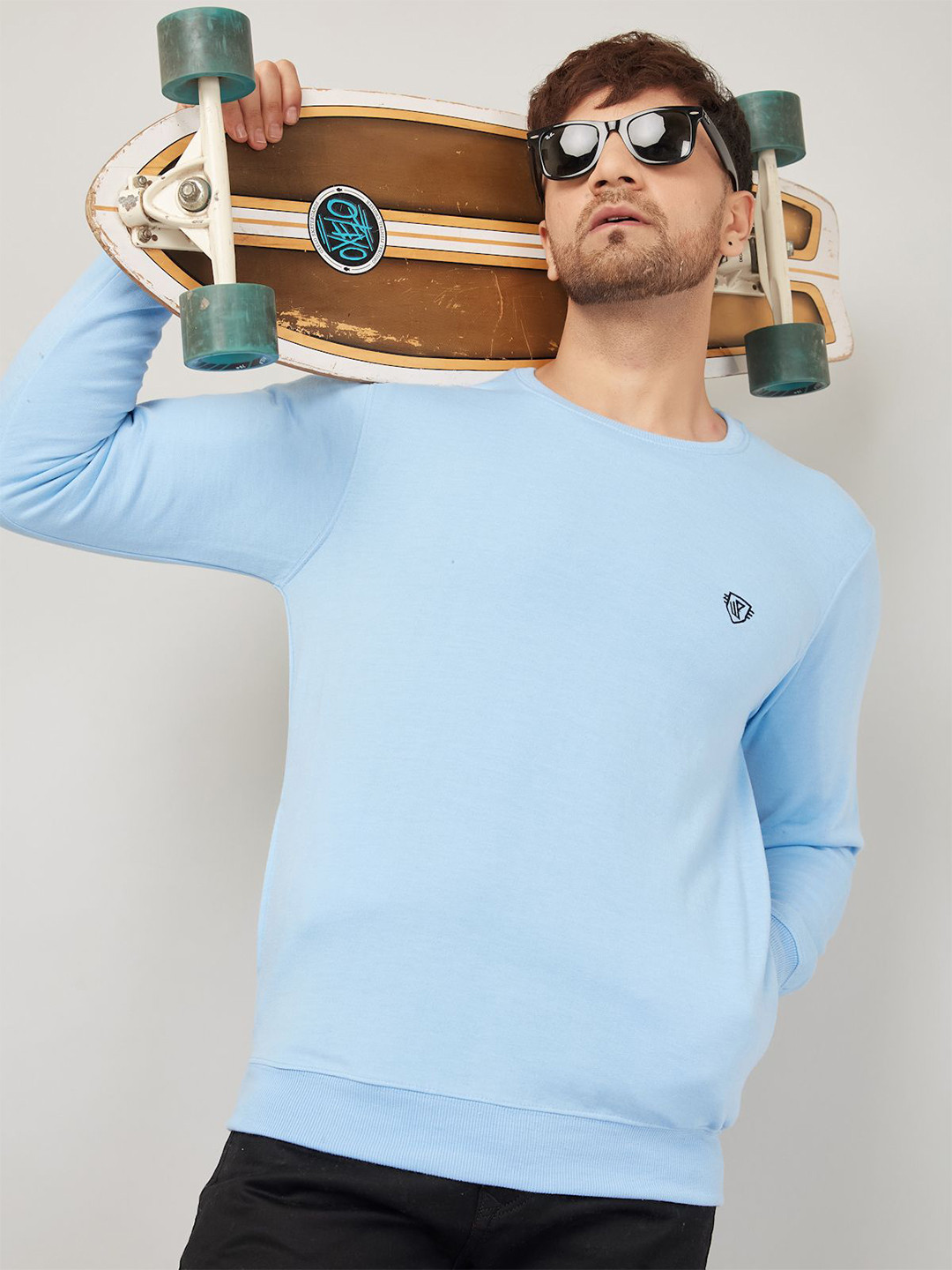

WE PERFECT Men Round Neck Pullover Sweatshirt, Turquoise blue