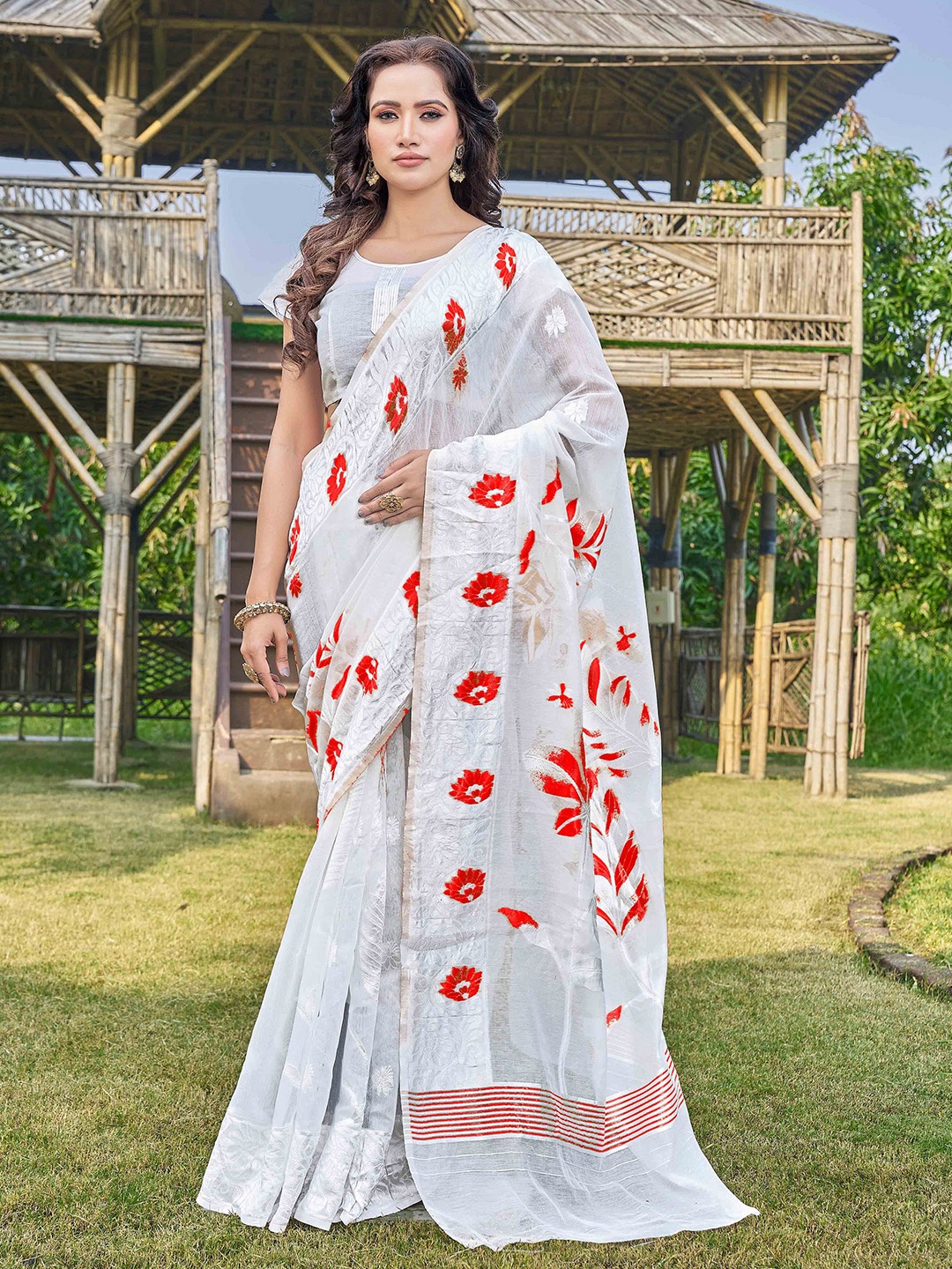 

JustEthnic Floral Woven Design Zari Jamdani Saree, White