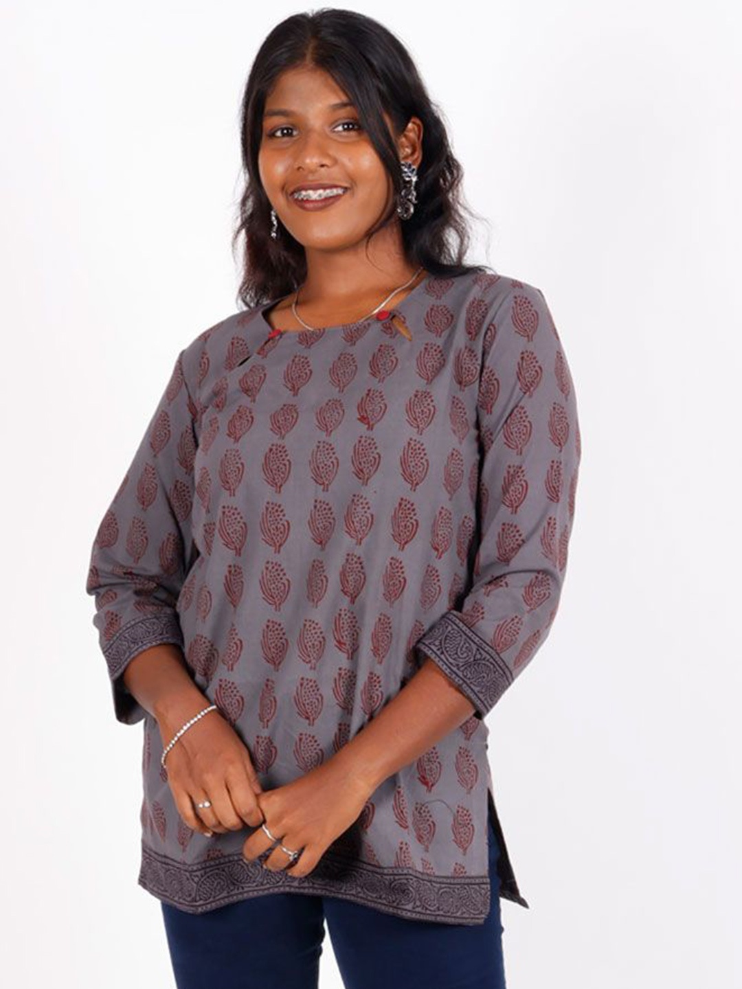 

Avishya Ethnic Motifs Printed Pure Cotton Kurti, Grey
