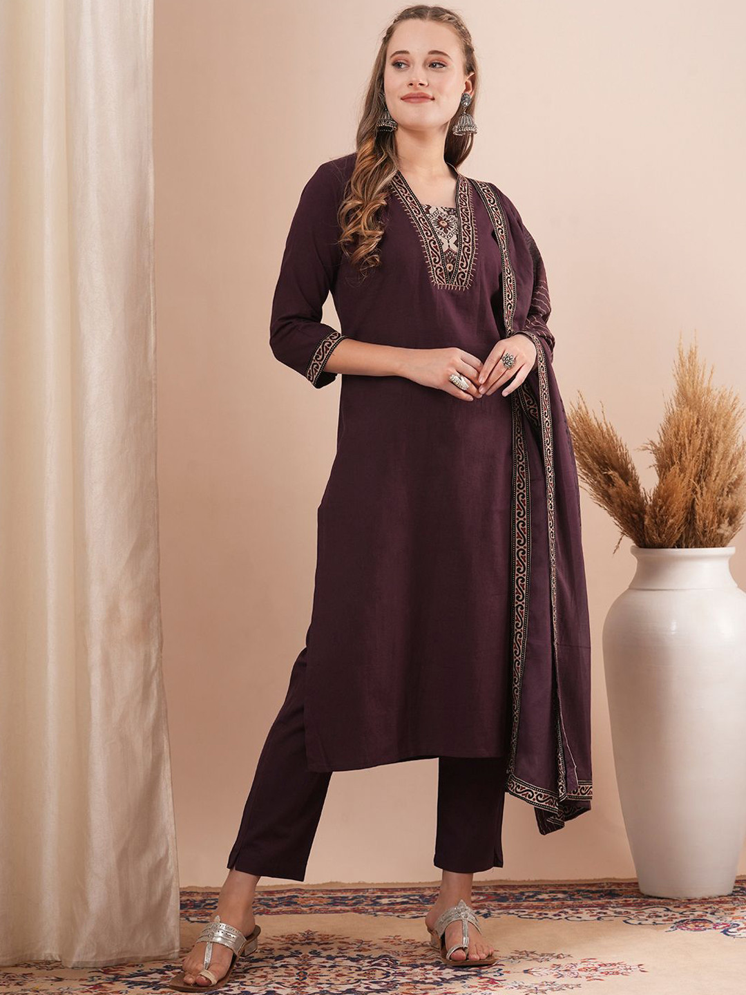 

FASHOR Ethnic Motifs Embroidered Kantha Work Straight Kurta With Trousers & Dupatta, Burgundy