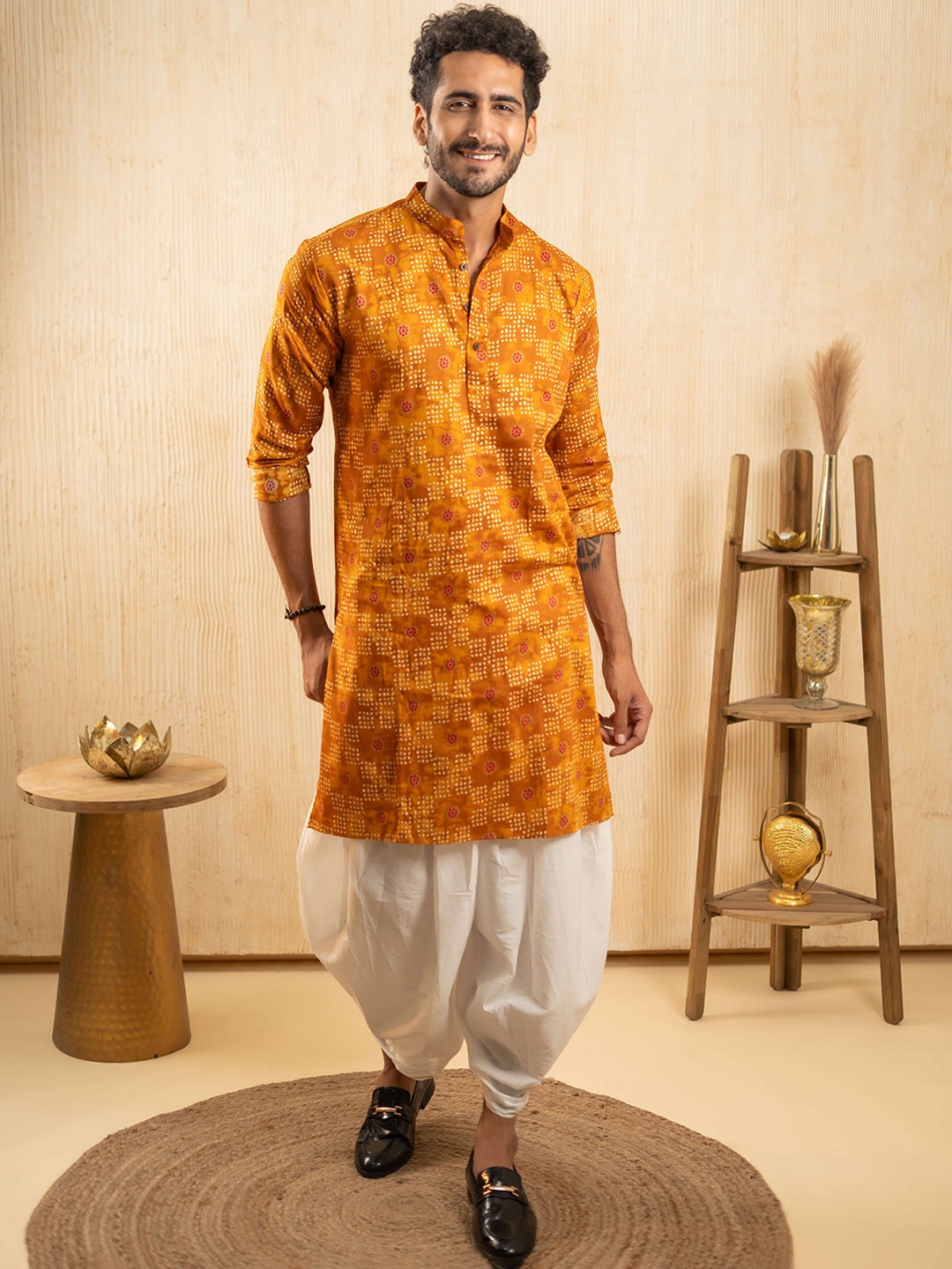 

Shasak Bandhani Printed Woven Design Mandarin Collar Long Sleeves Straight Kurta, Yellow