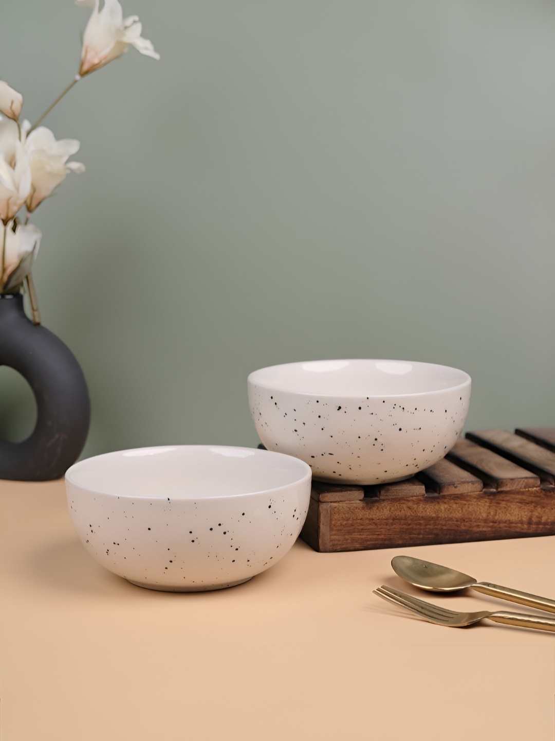 

VarEesha White 2 Pieces Ceramic Dishwasher and Microwave Safe Serving Bowl