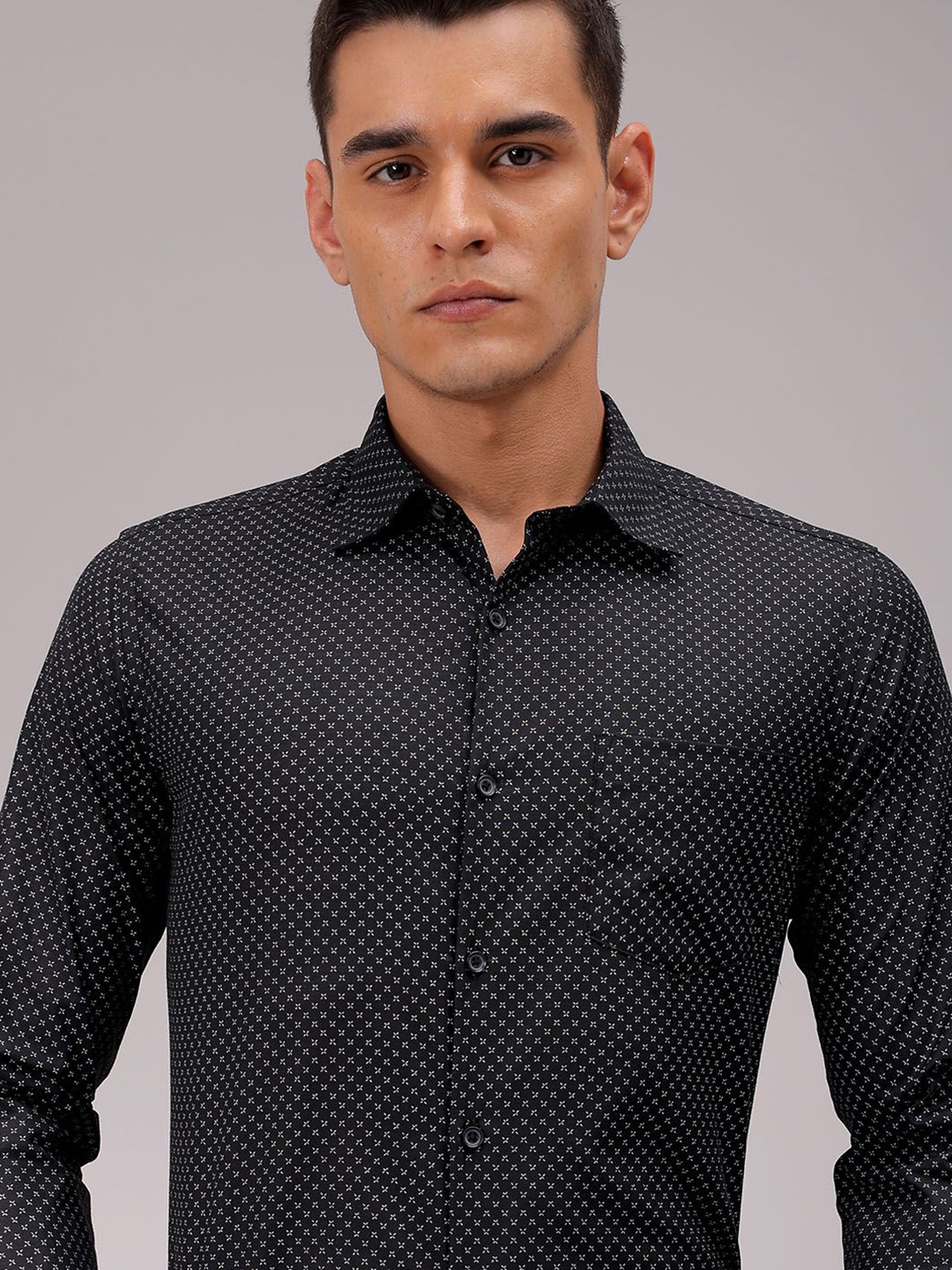 

The Indian Garage Co. X Luxe Men Cutaway Collar Micro Ditsy Printed Slim Fit Formal Shirt, Black