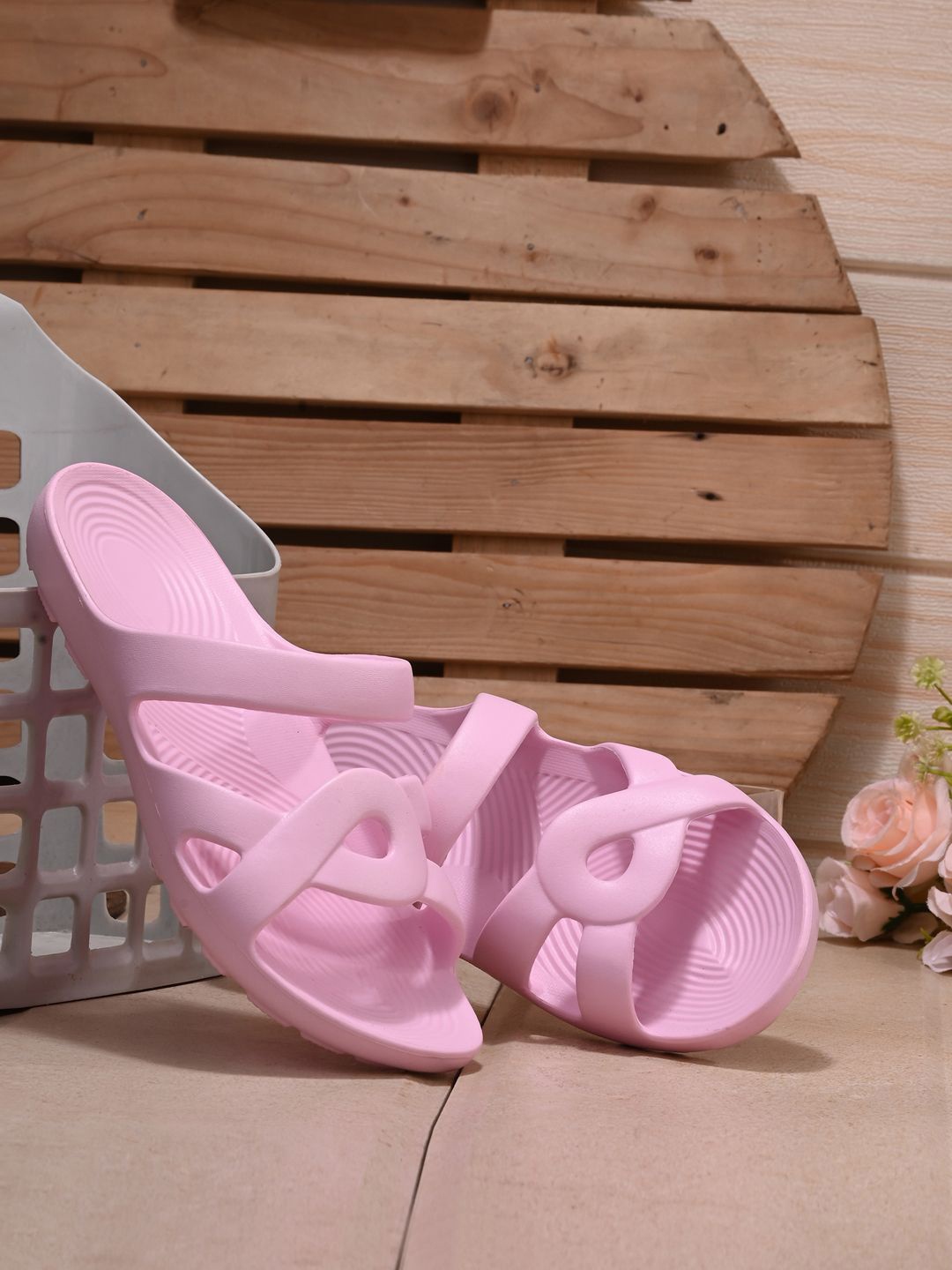 

The Roadster Lifestyle Co. Women Casual Clogs, Pink
