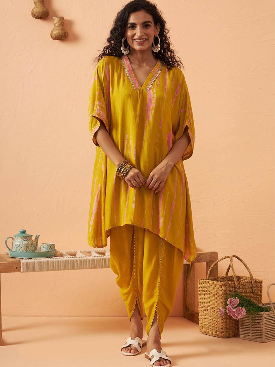 

ARAVALII Printed Tunic With Dhoti Pant Co-Ords, Yellow