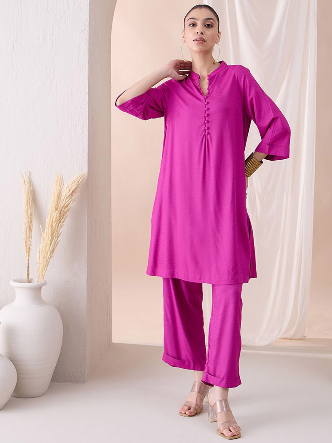 

FEMMELLA Self Design Mandarin Collar Tunic With Trouser Co-Ords, Pink