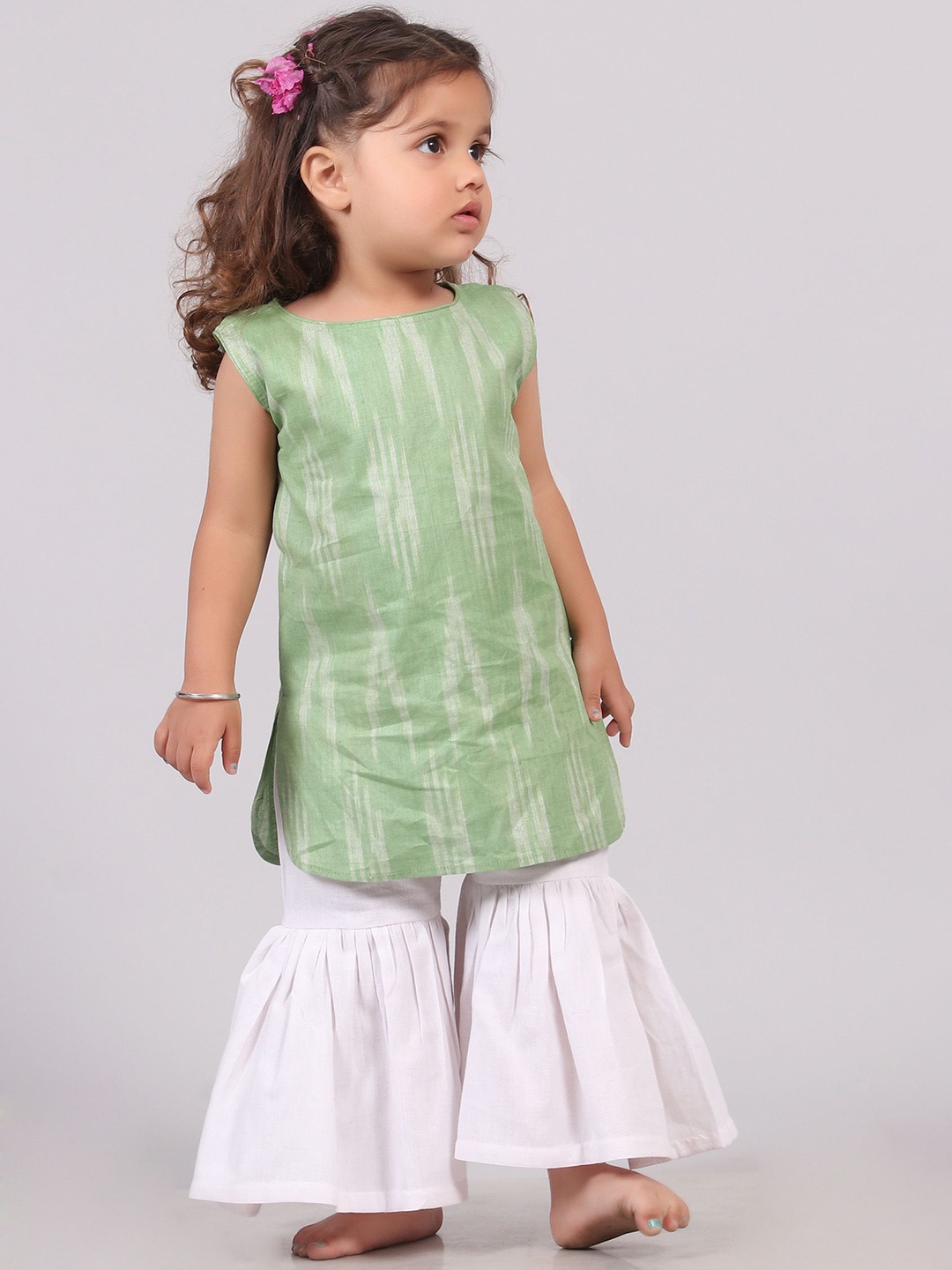 

TJORI Girls Abstract Printed Straight Pure Cotton Kurta with Sharara, Green