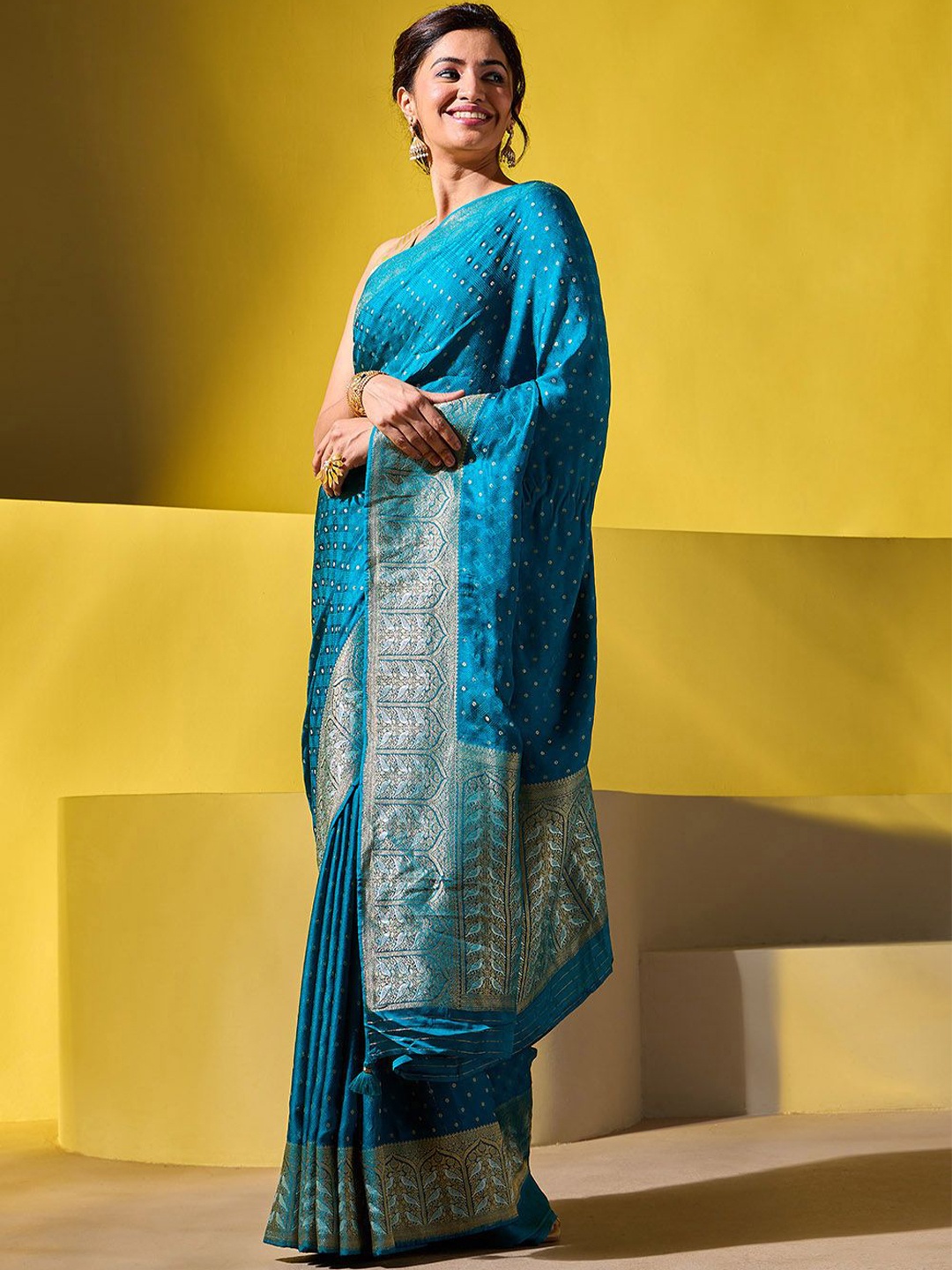 

Taneira Woven Design Zari Saree, Green