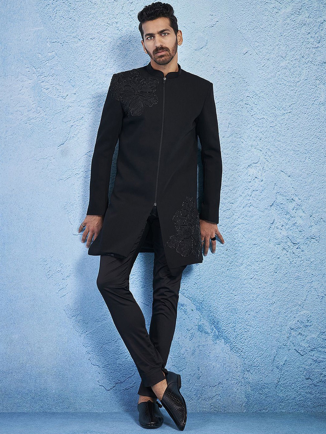 

VASTRAMAY Men Embroidered Slim-Fit Sherwani Set, Black