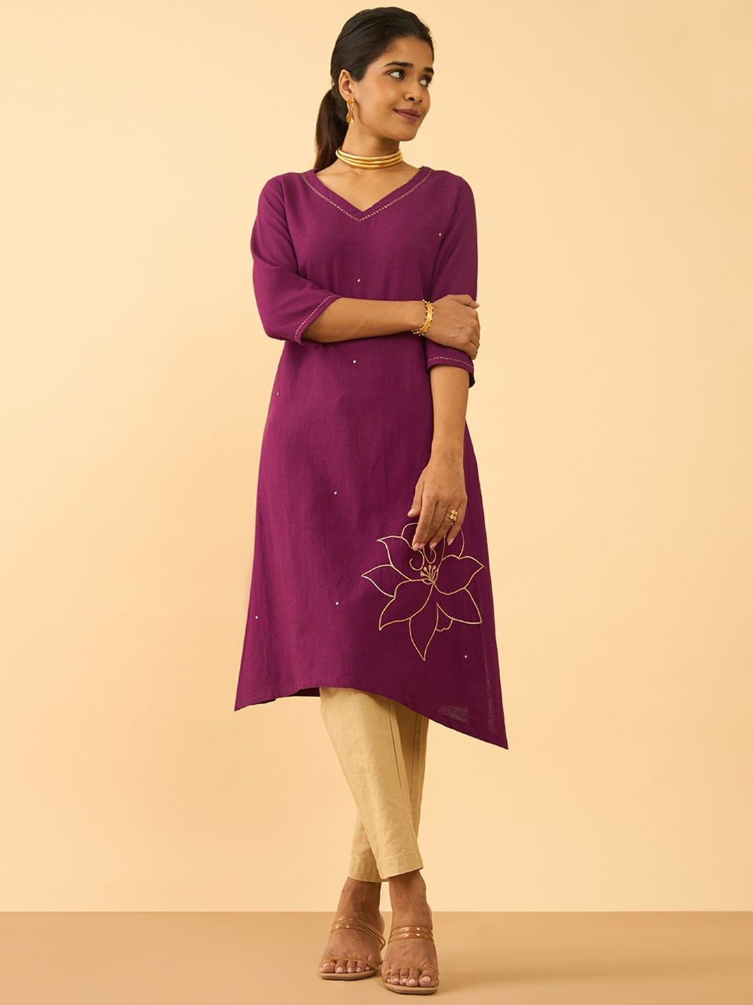 

Taneira Floral Embroidered Beads and Stones V-Neck Pure Cotton Kurta, Violet