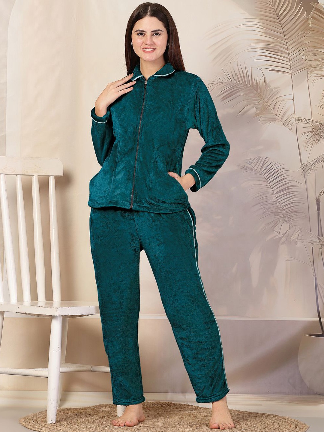 

FABINALIV Solid Winter Zip Closure Night Suit with 2 Pockets, Green