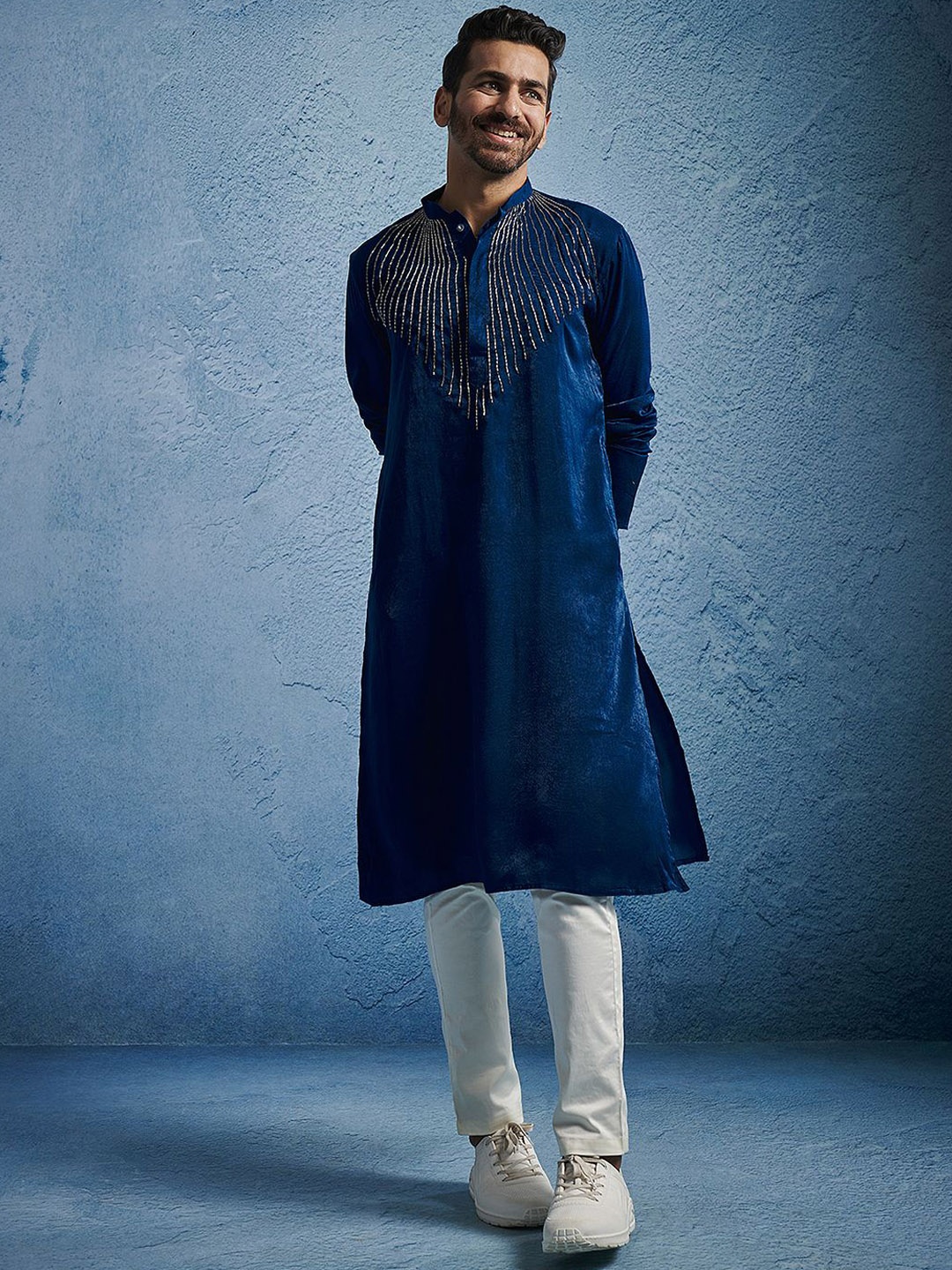 

VASTRAMAY Embroidered Beads & Stones Straight Kurta With Trousers, Turquoise blue