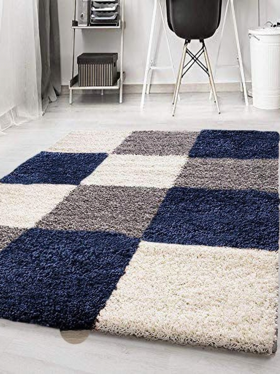 

Banchmark Home Furnishings Navy Blue & White Geometric Woolen Shaggy Carpets