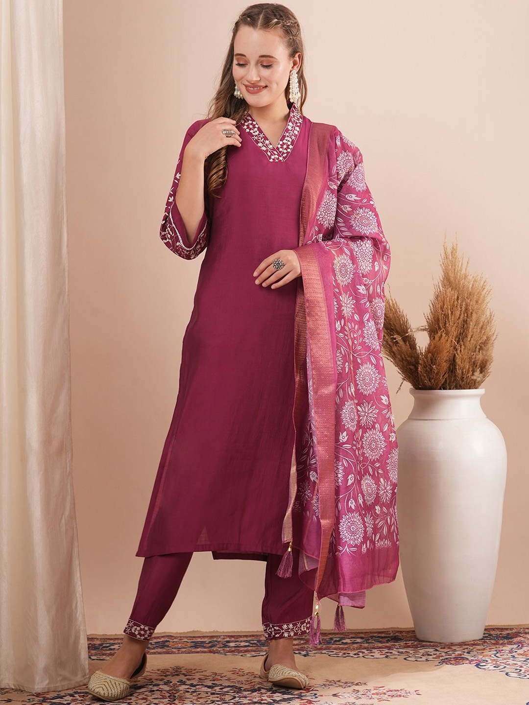 

FASHOR Floral Embroidered Straight Kurta With Trouser & Dupatta, Burgundy