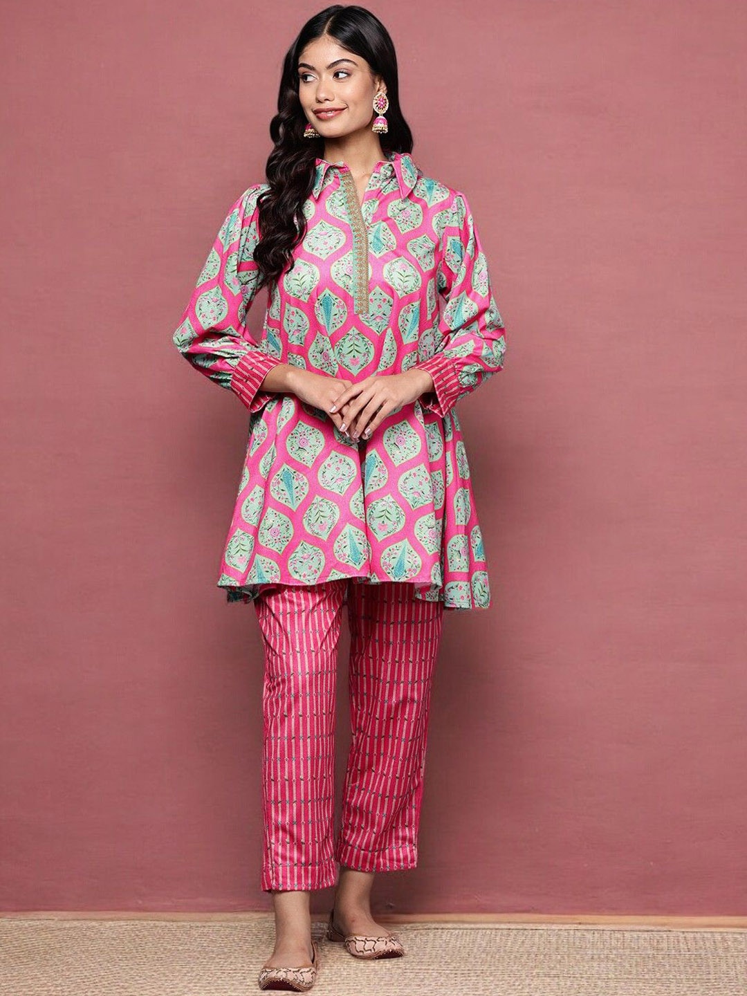 

Ahalyaa Floral Printed Shirt Collar Three-Quarter Sleeves Velvet Top With Trouser, Pink